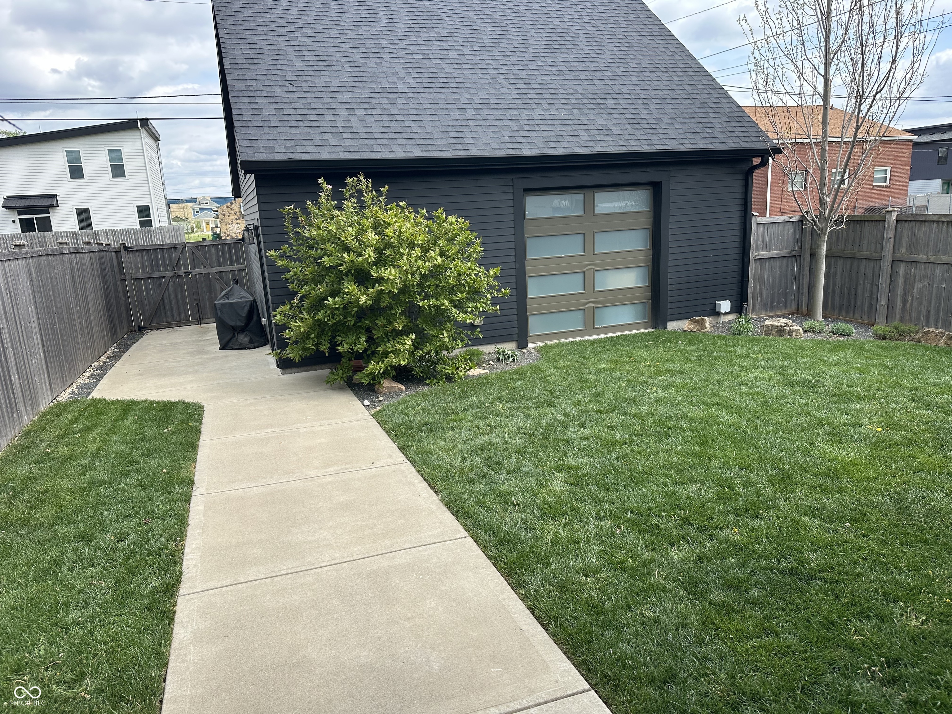 2001 Alvord Street