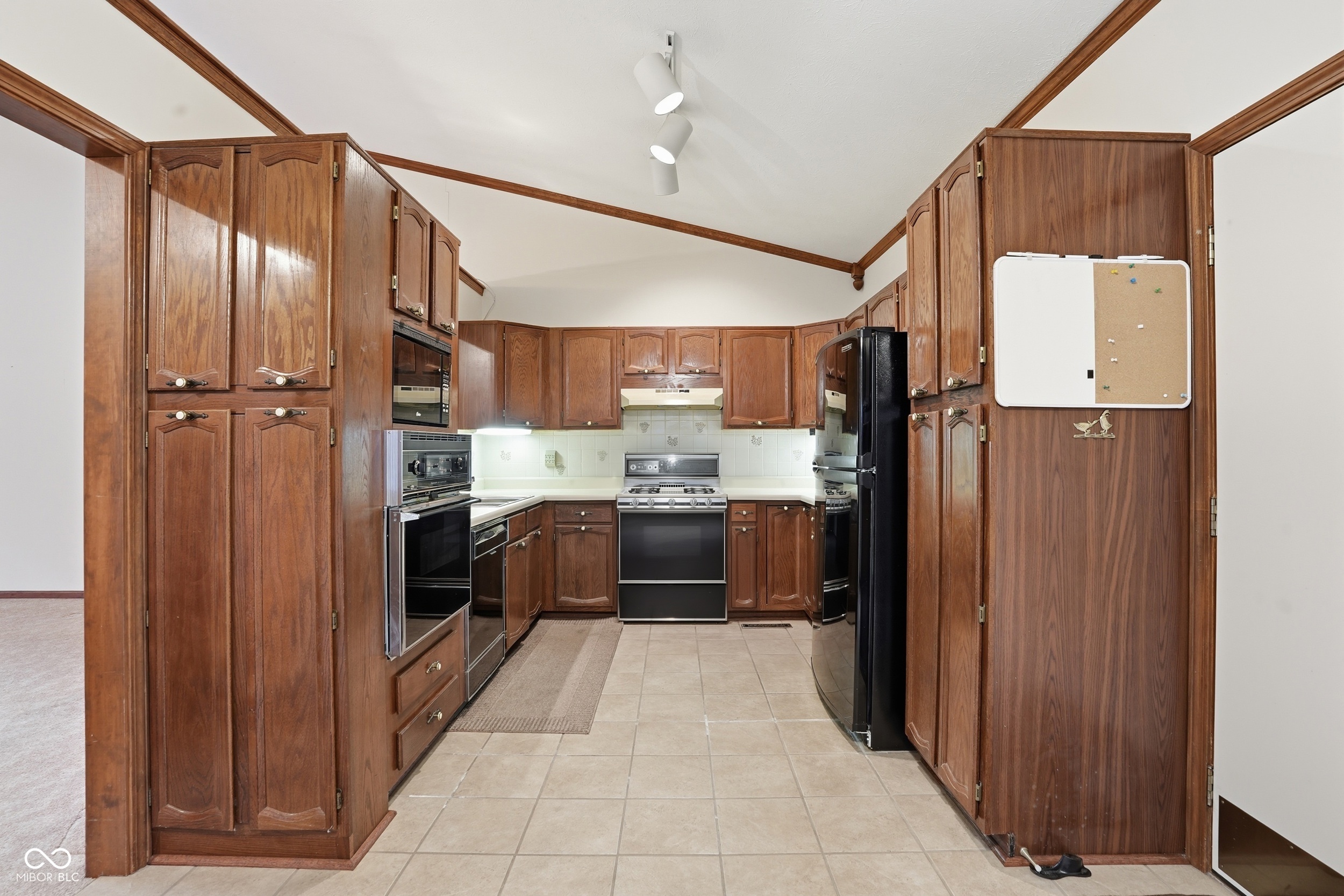 8128 Foxchase Circle