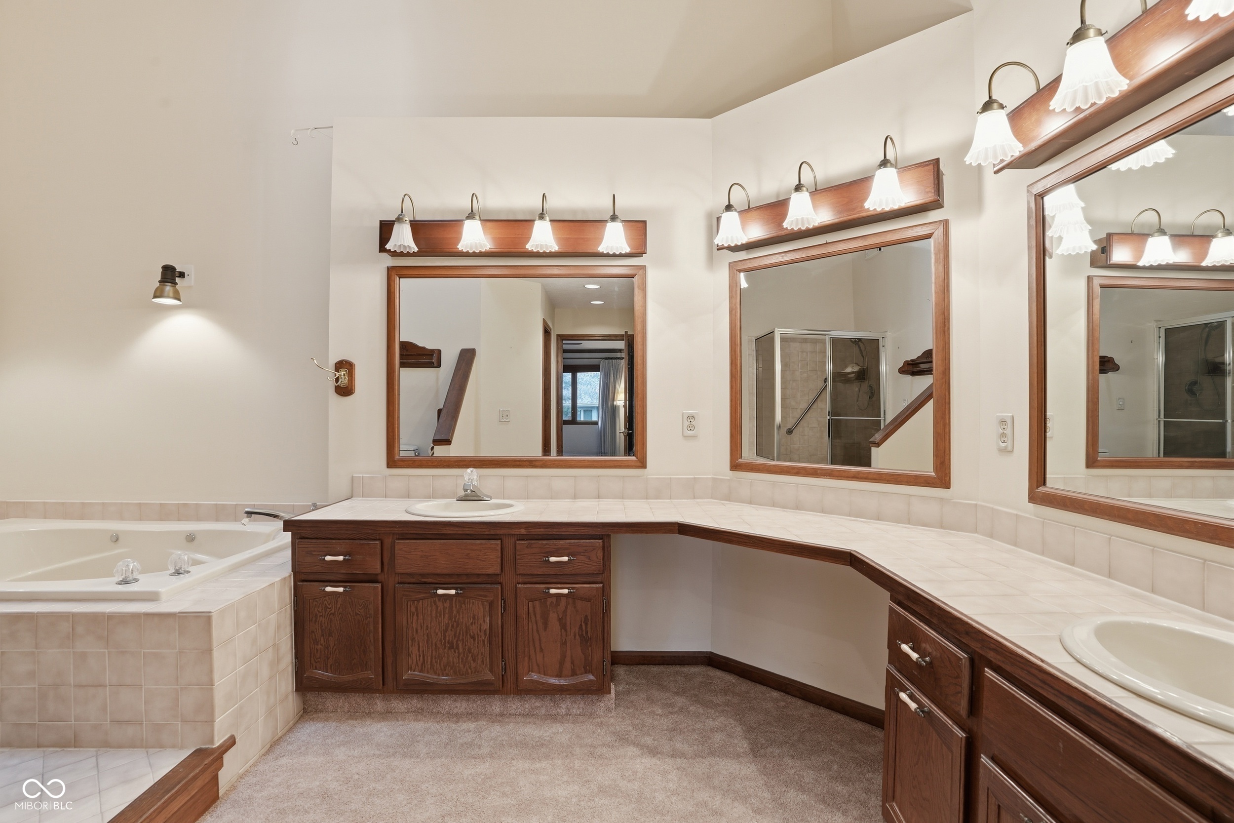 8128 Foxchase Circle