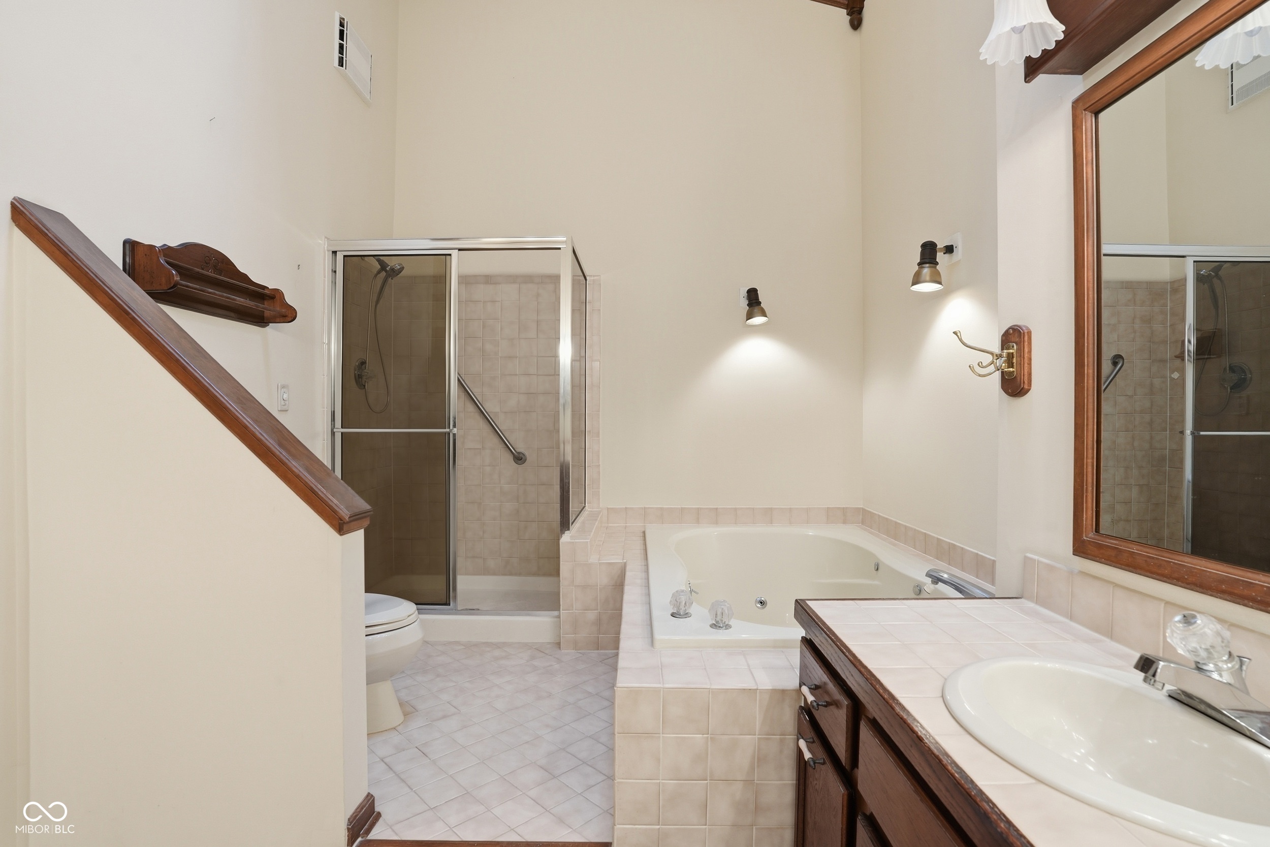 8128 Foxchase Circle