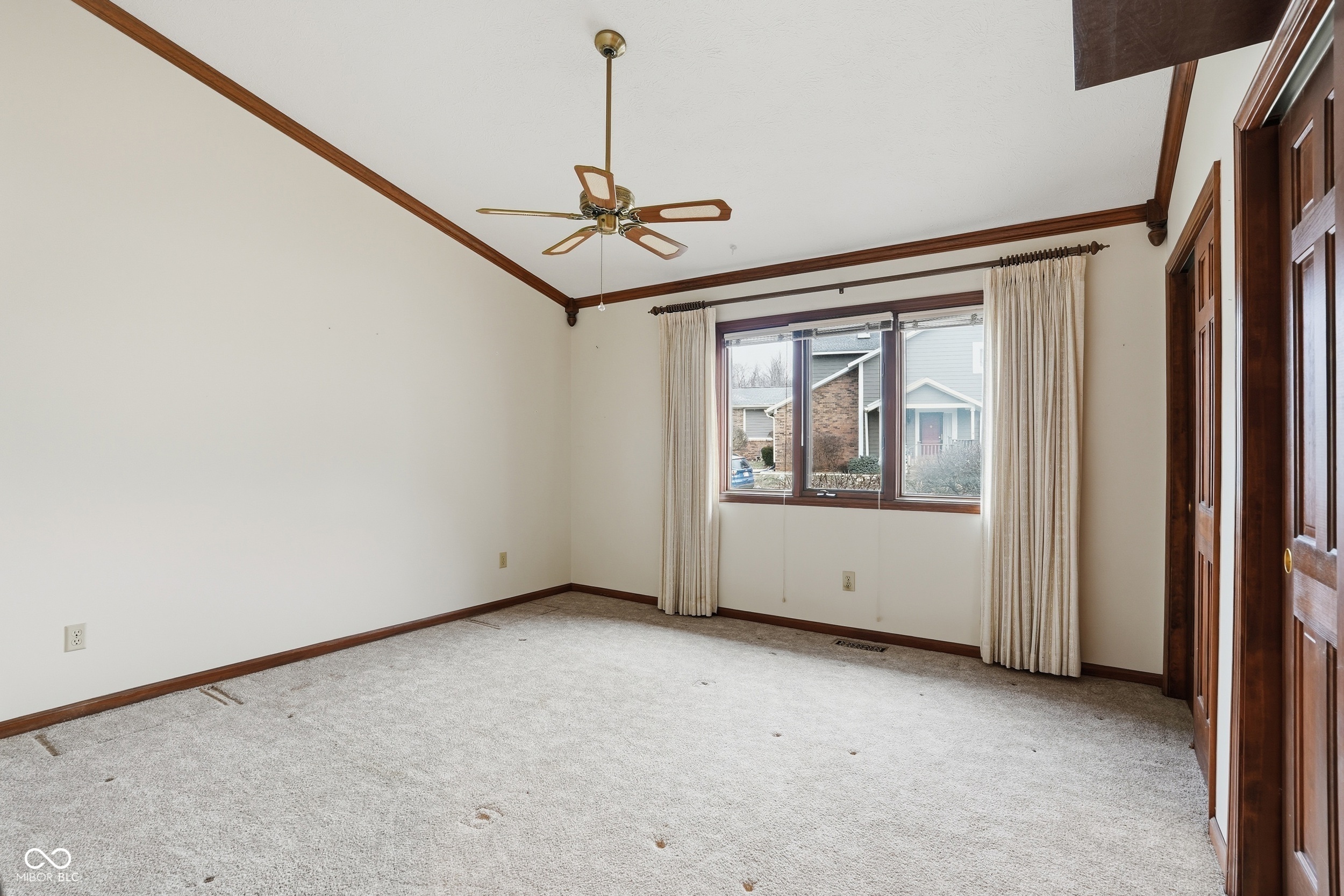 8128 Foxchase Circle