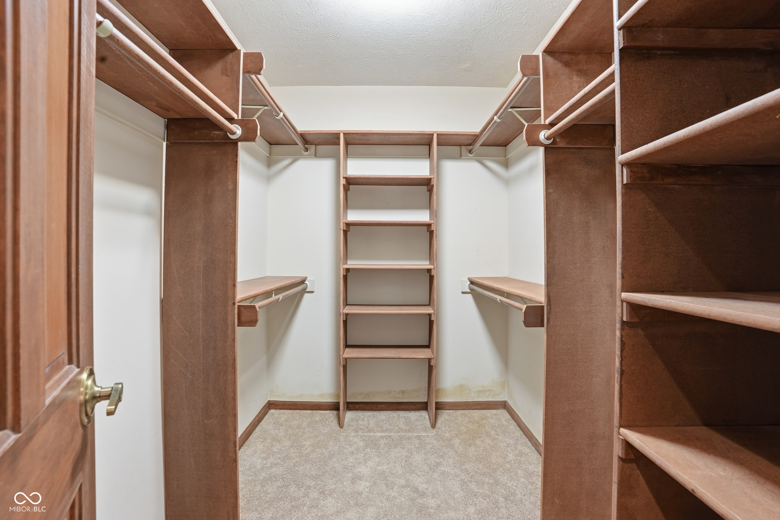 8128 Foxchase Circle