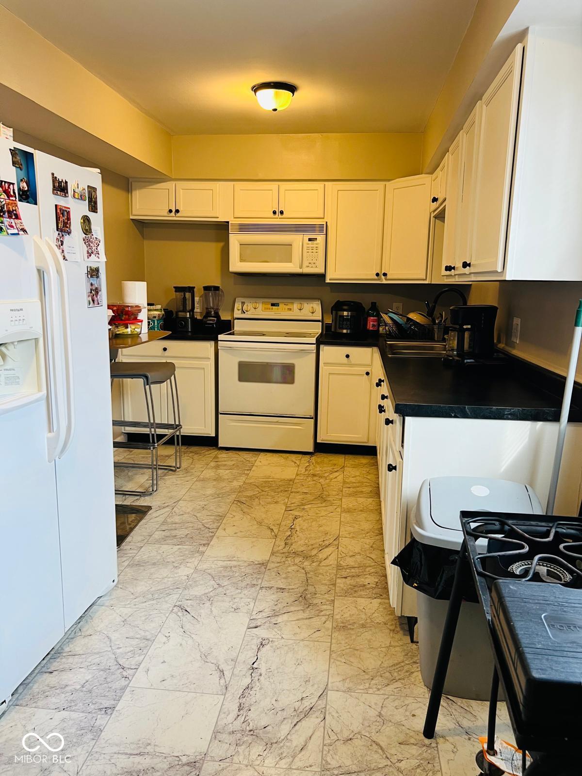 1121 N Belleview Place