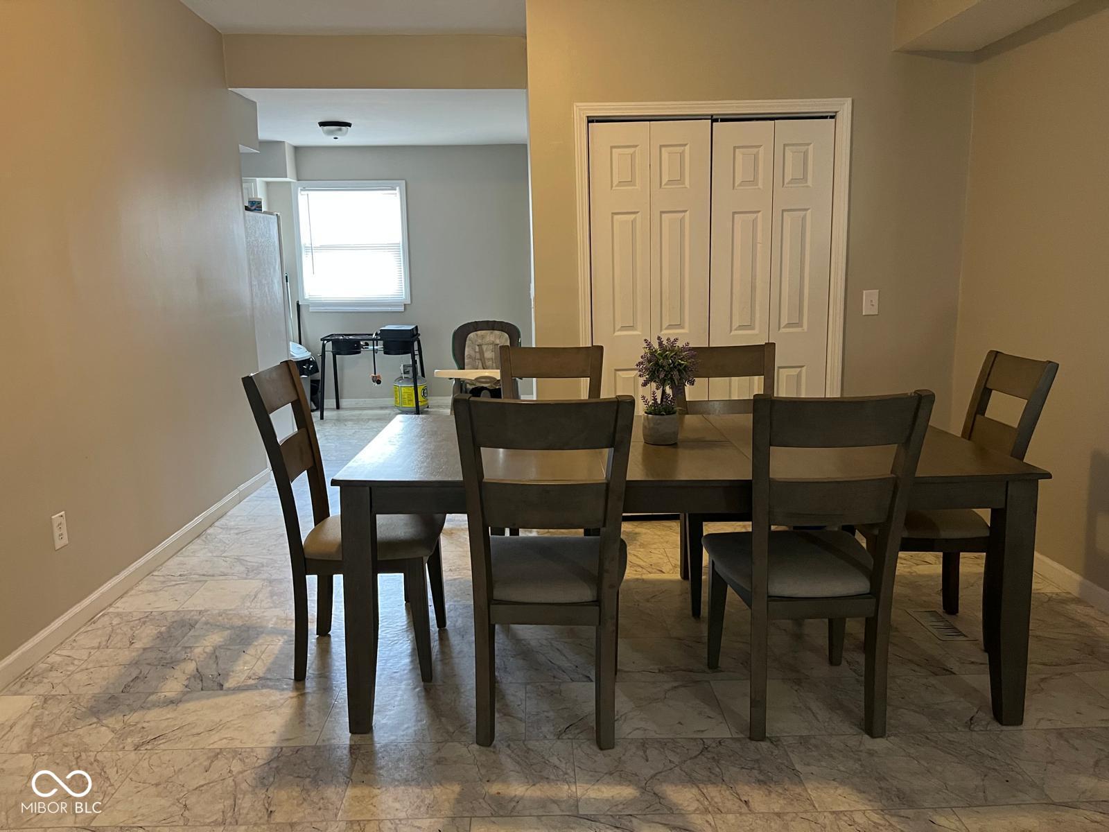 1121 N Belleview Place