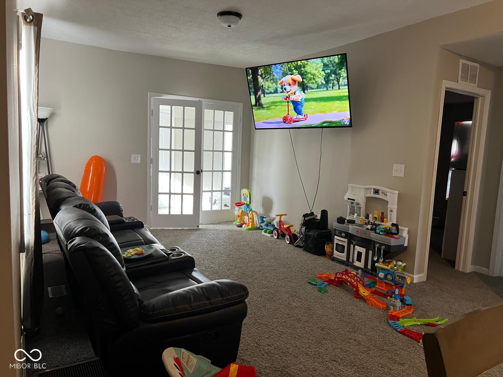 1121 N Belleview Place