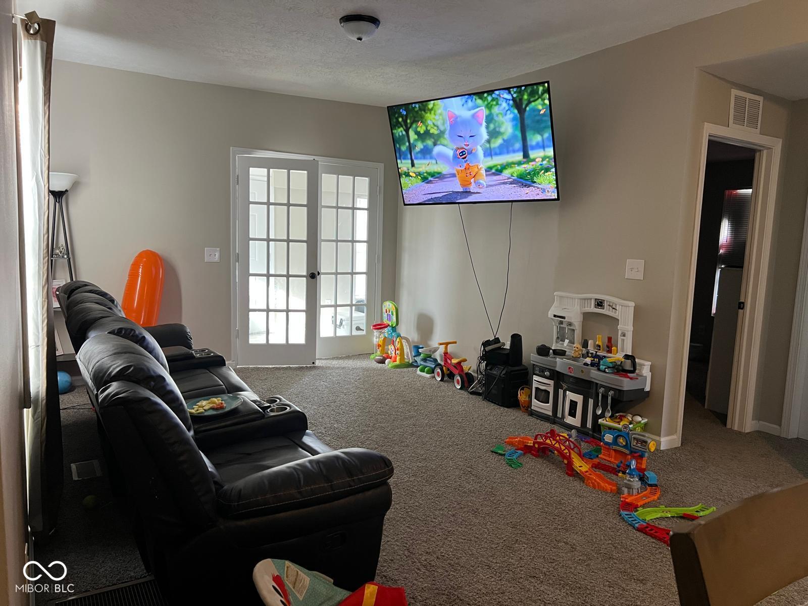 1121 N Belleview Place