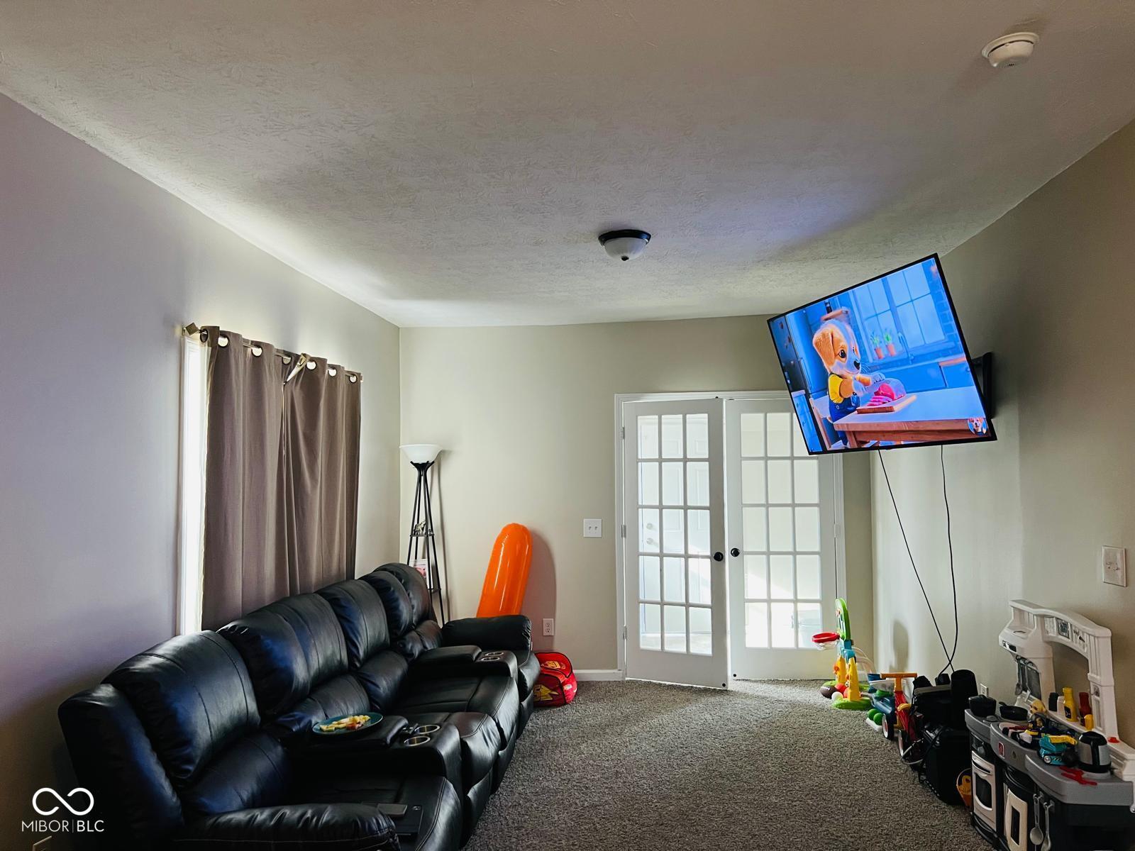 1121 N Belleview Place