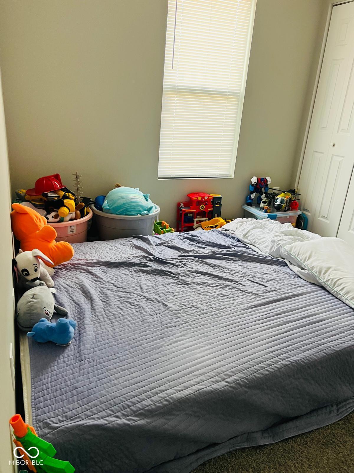 1121 N Belleview Place