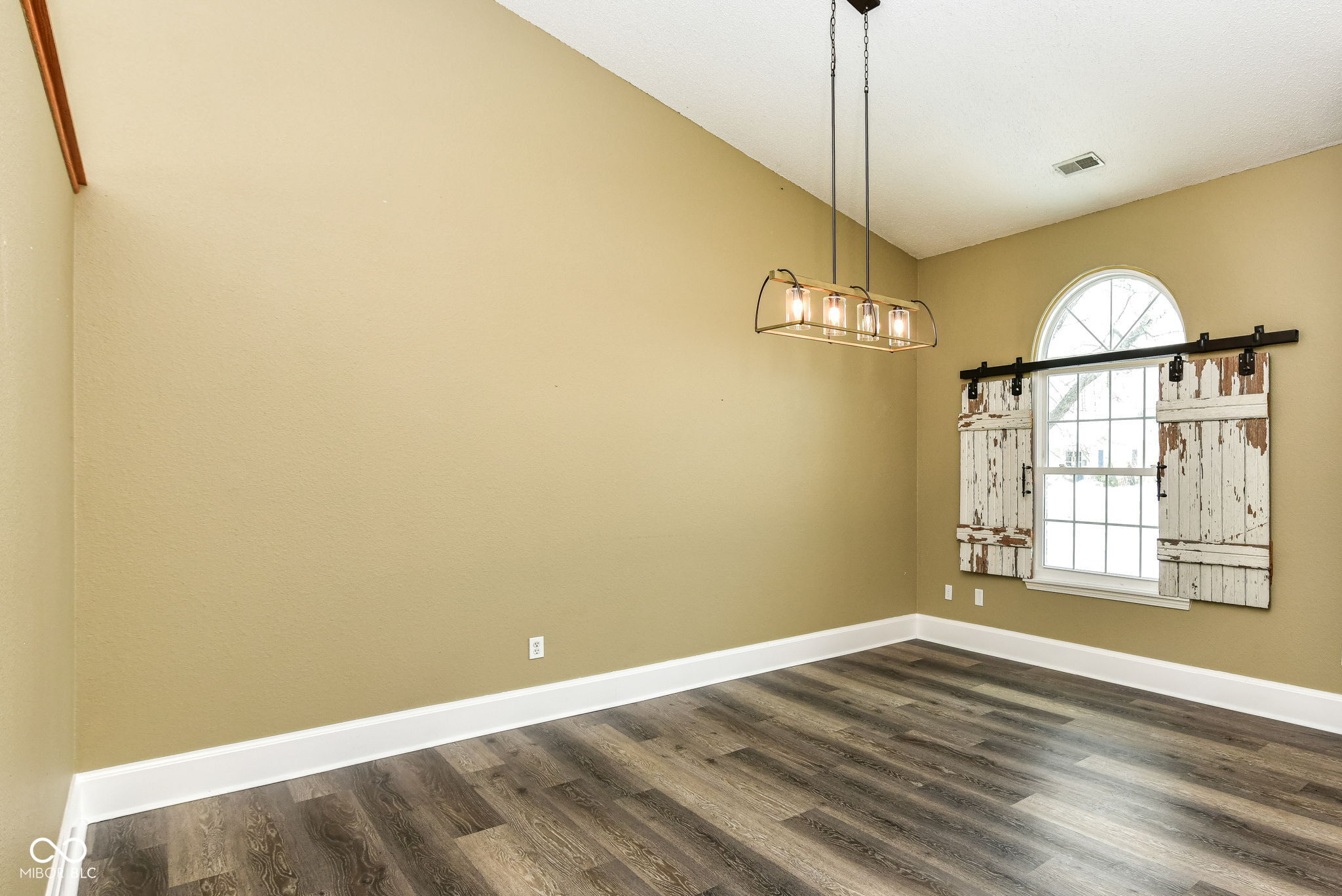 19304 Fox Chase Drive