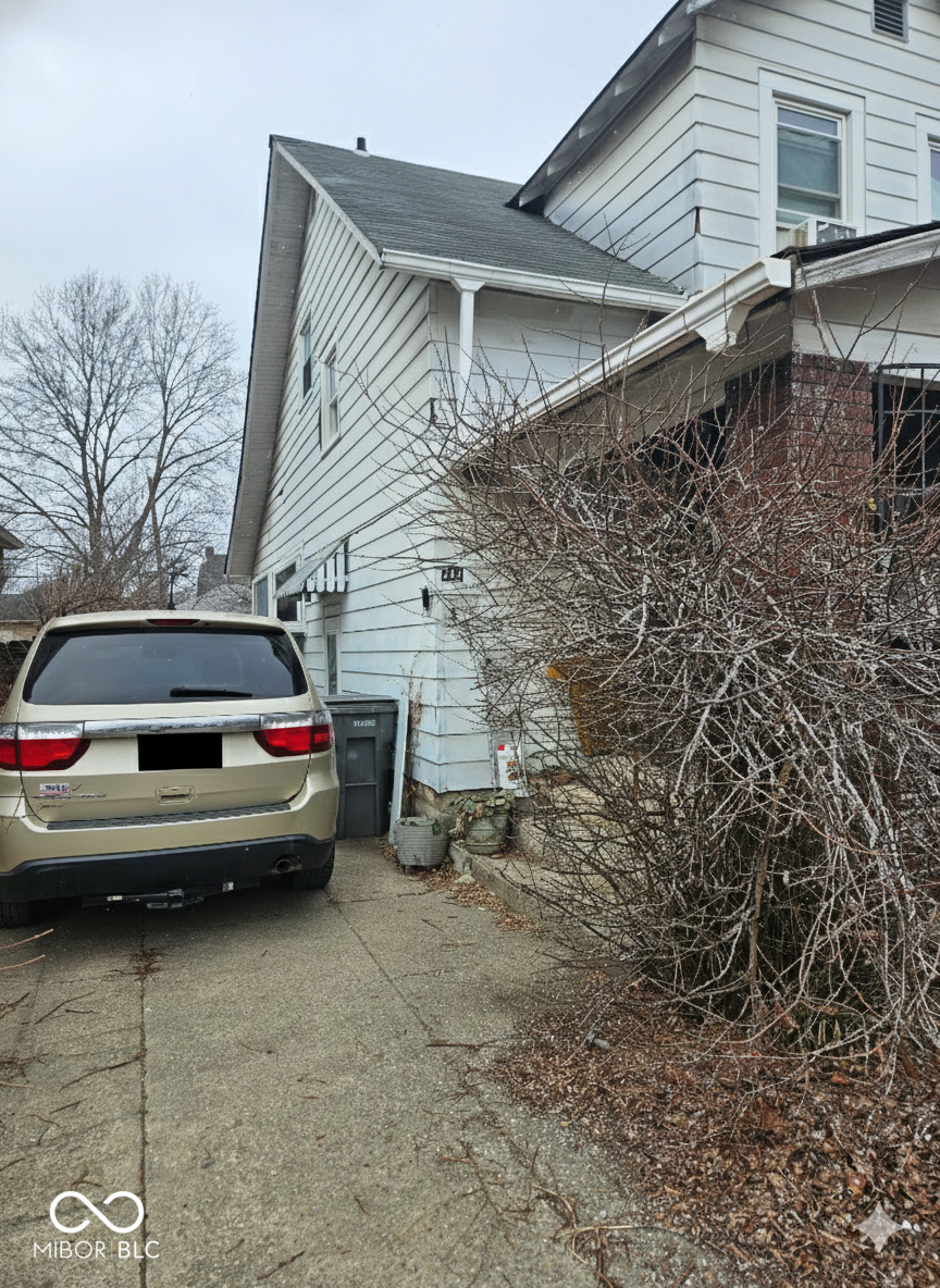 242 N Pershing Avenue