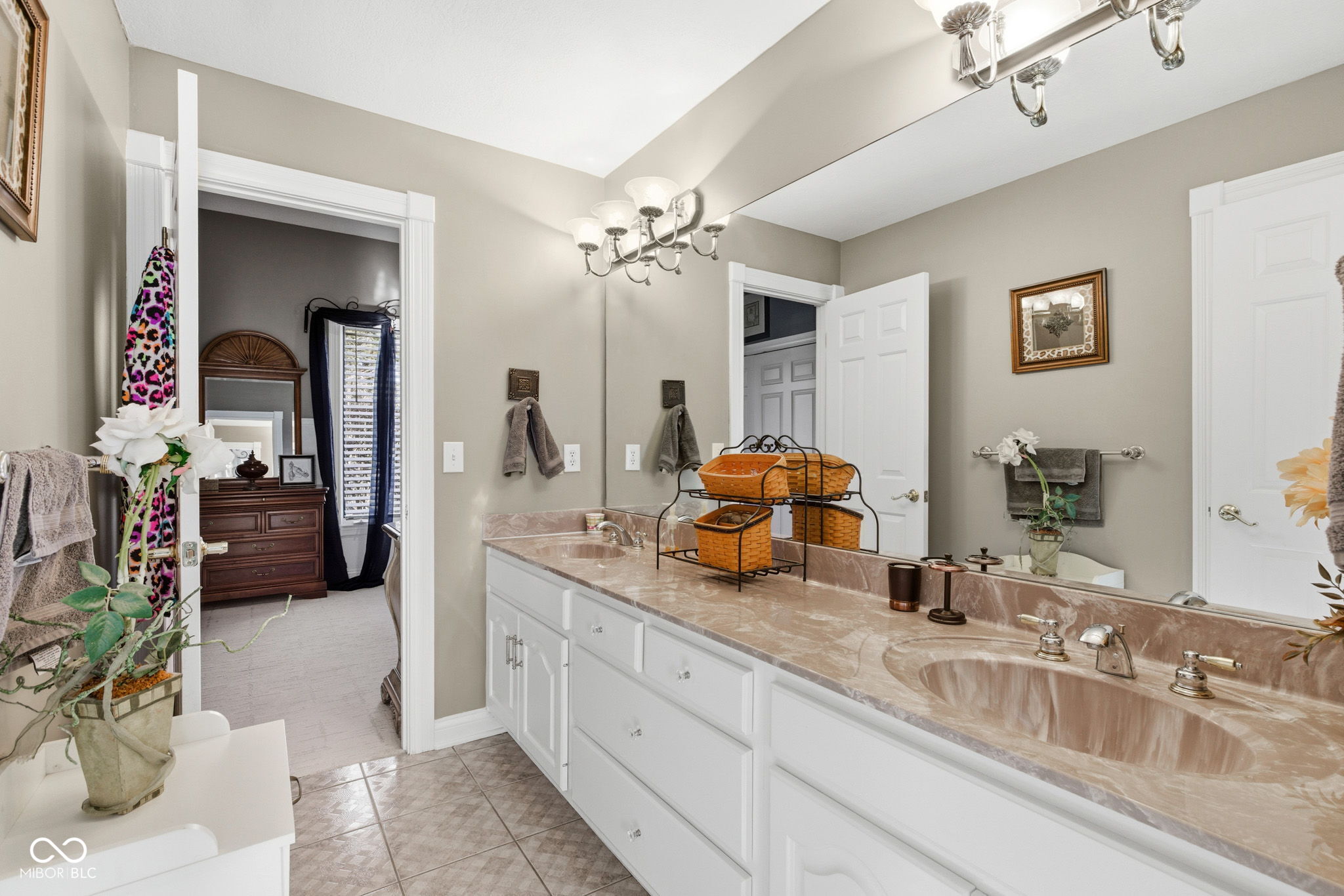 8826 Worthington Circle