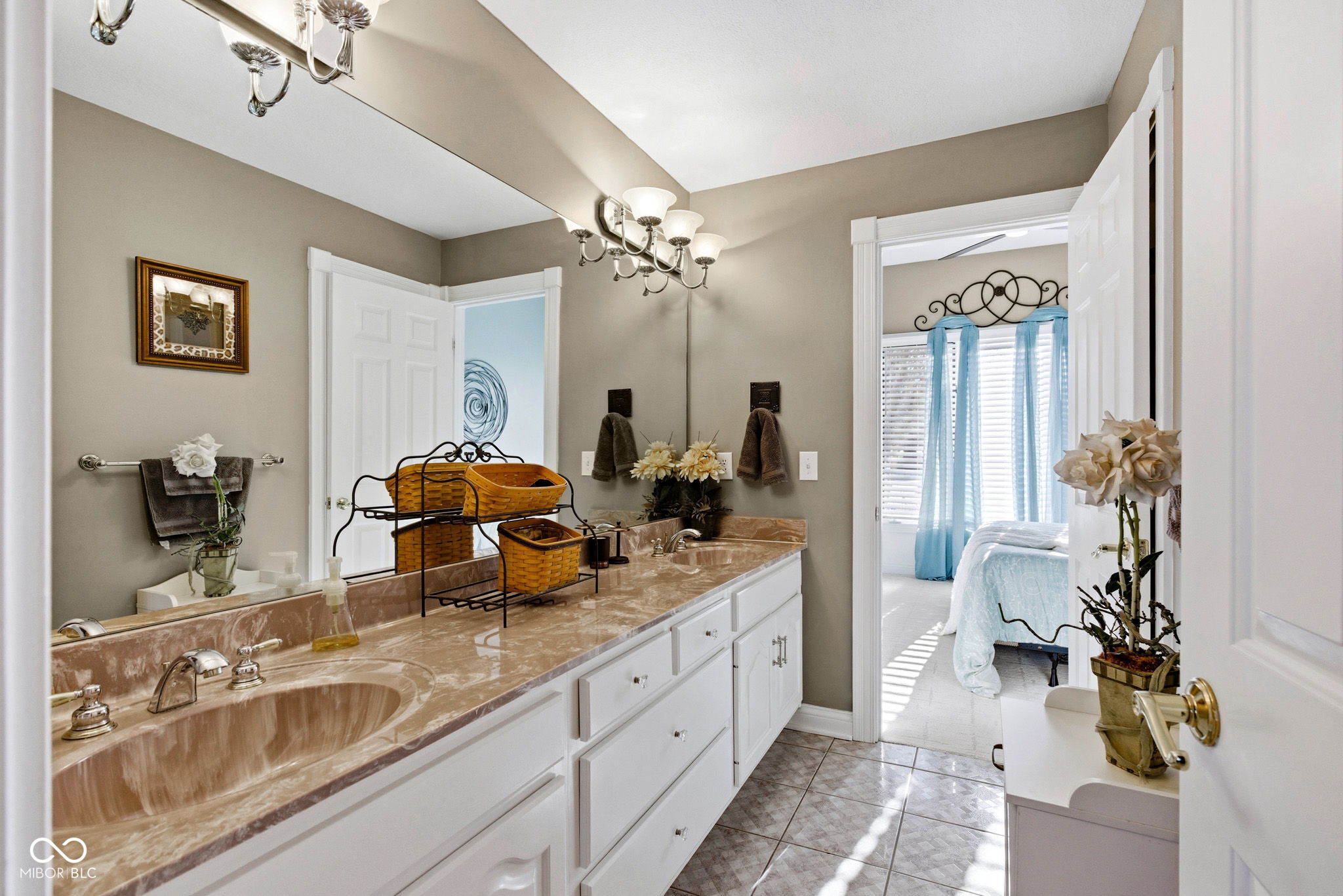 8826 Worthington Circle