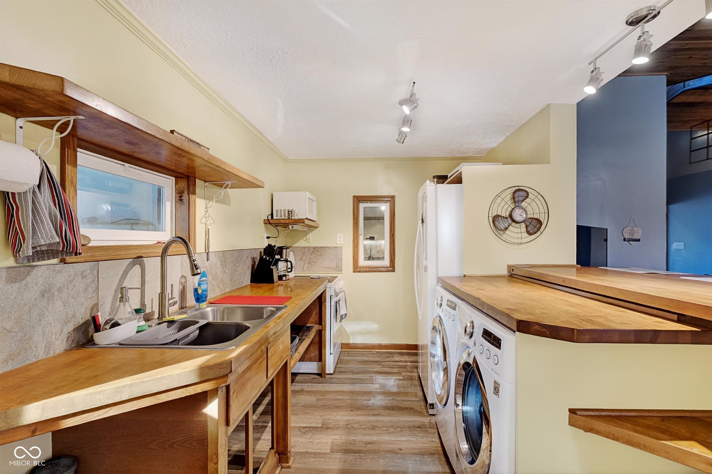 2594 E Traction Road