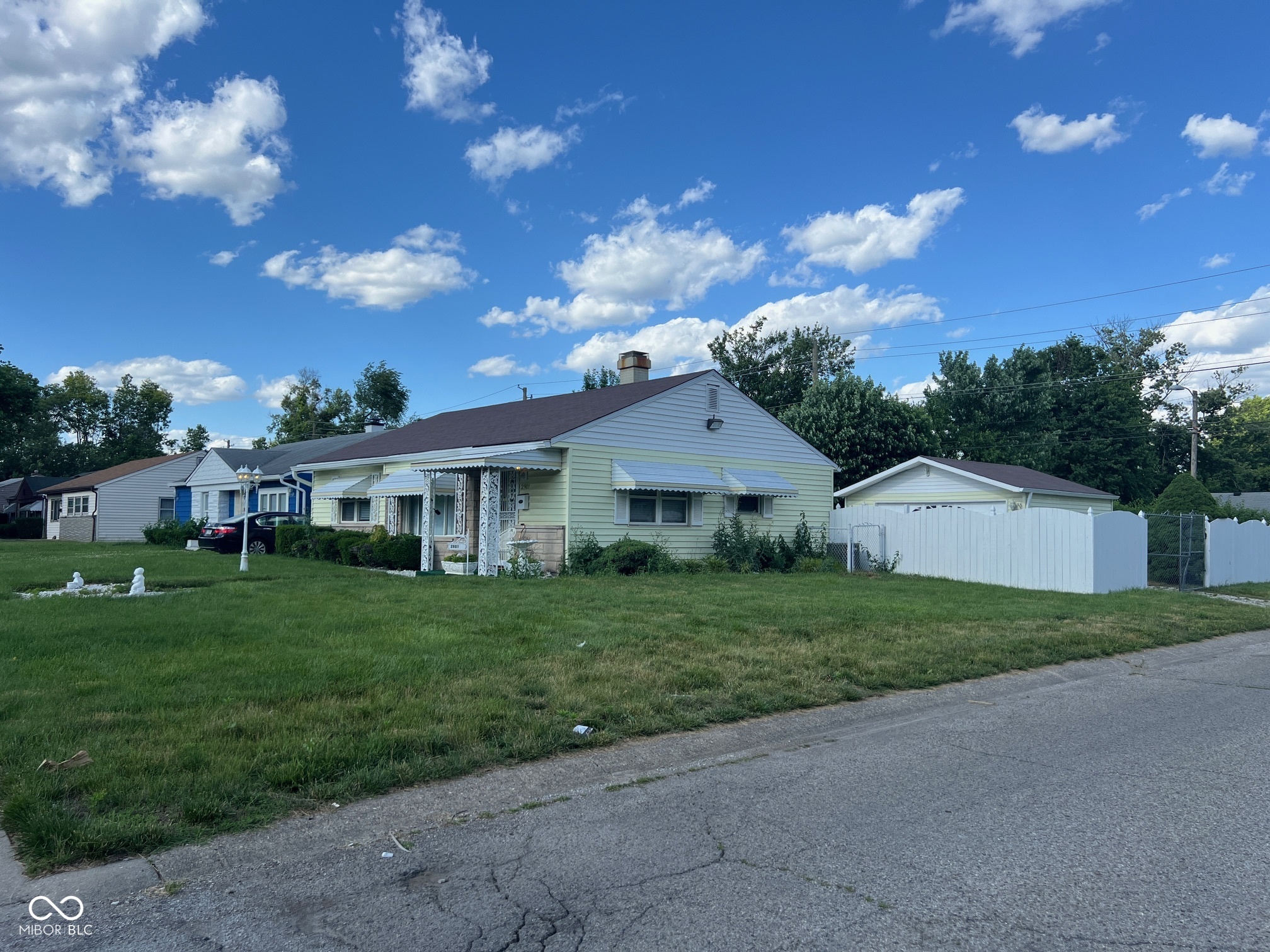 2901 Sangster Avenue