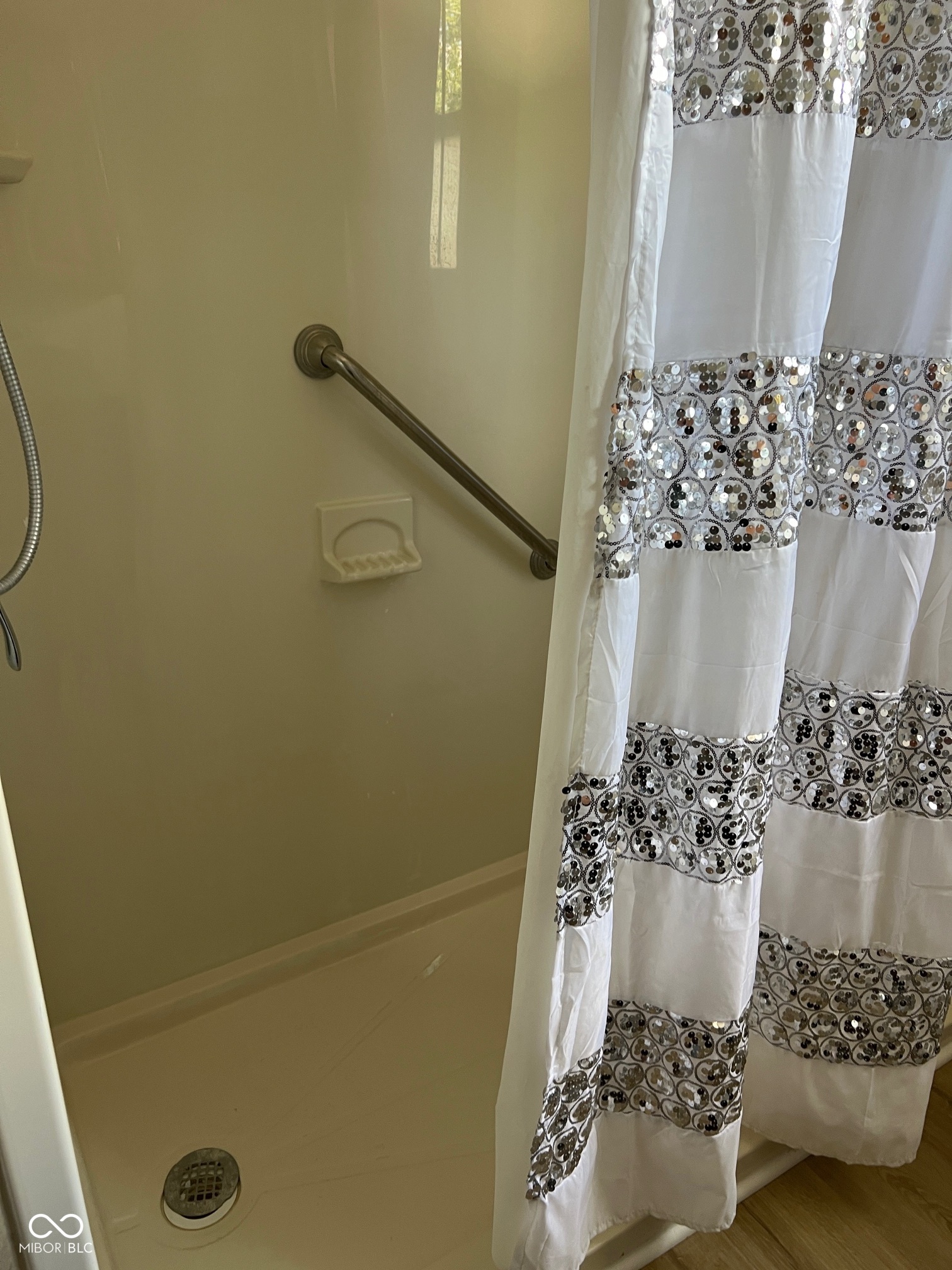 2901 Sangster Avenue