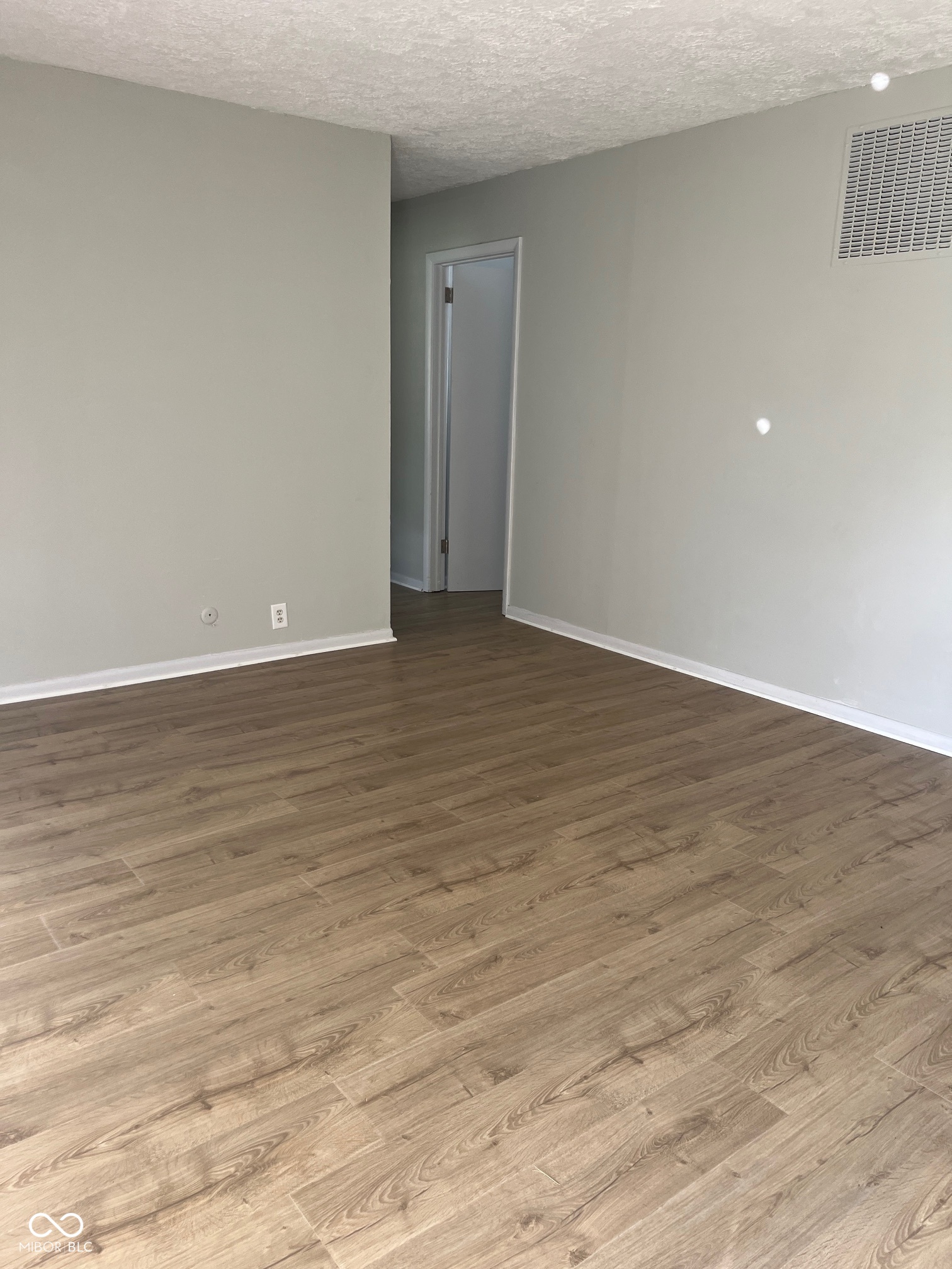 2901 Sangster Avenue