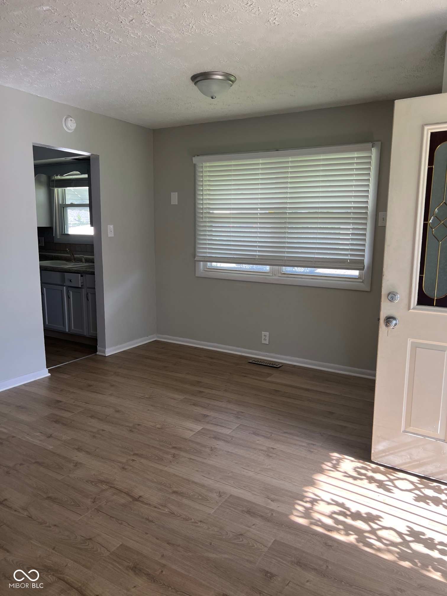 2901 Sangster Avenue