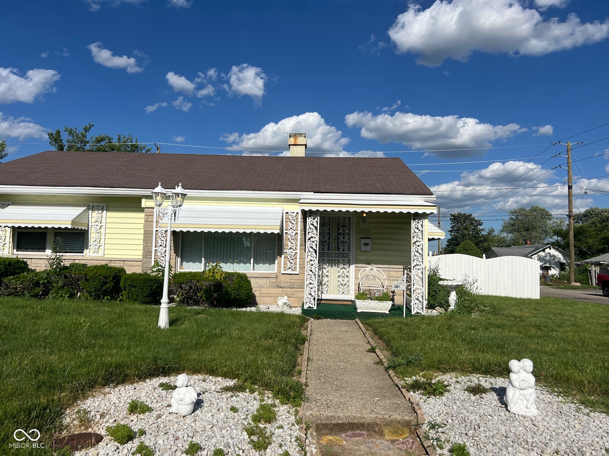 2901 Sangster Avenue