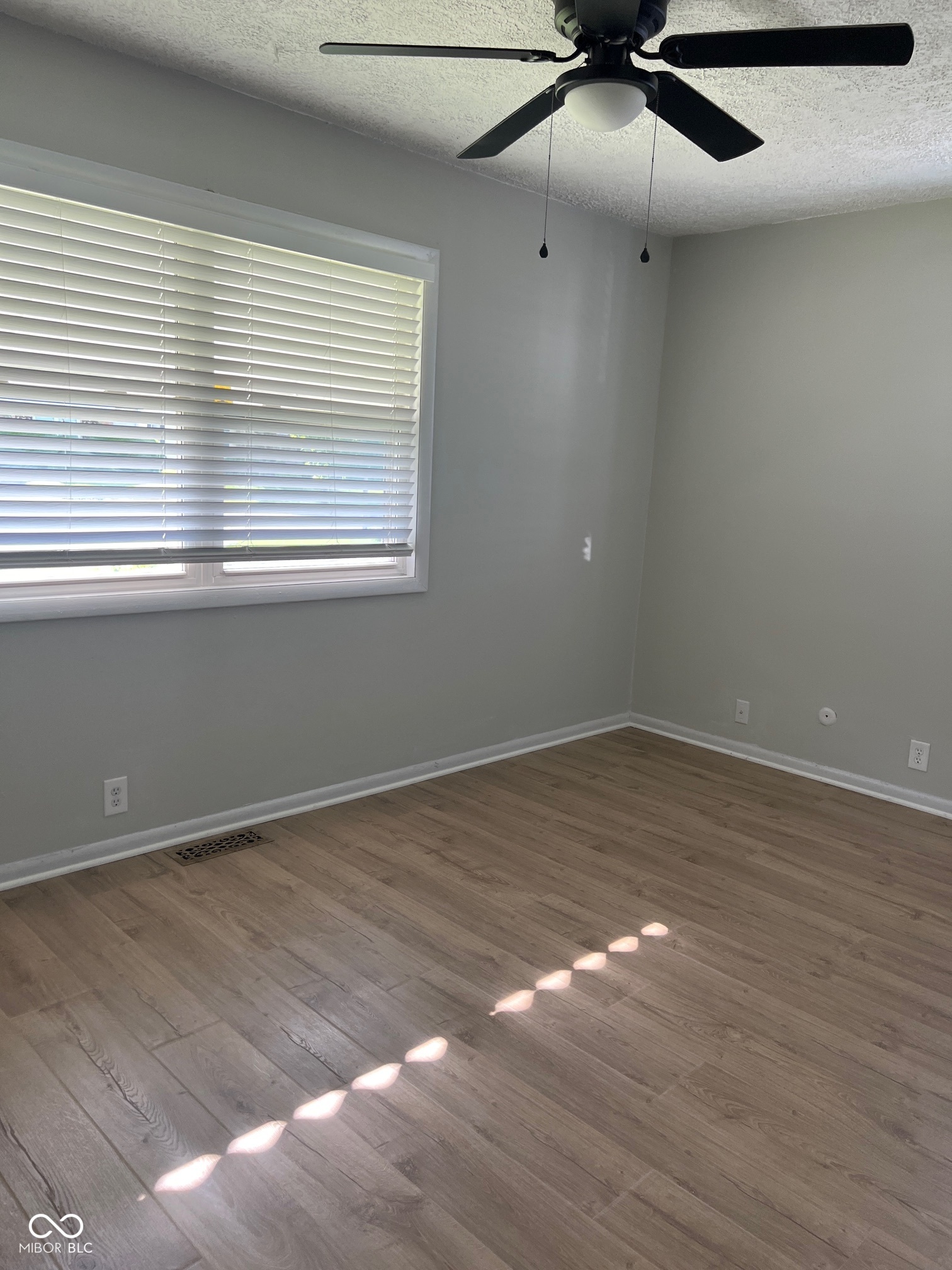 2901 Sangster Avenue