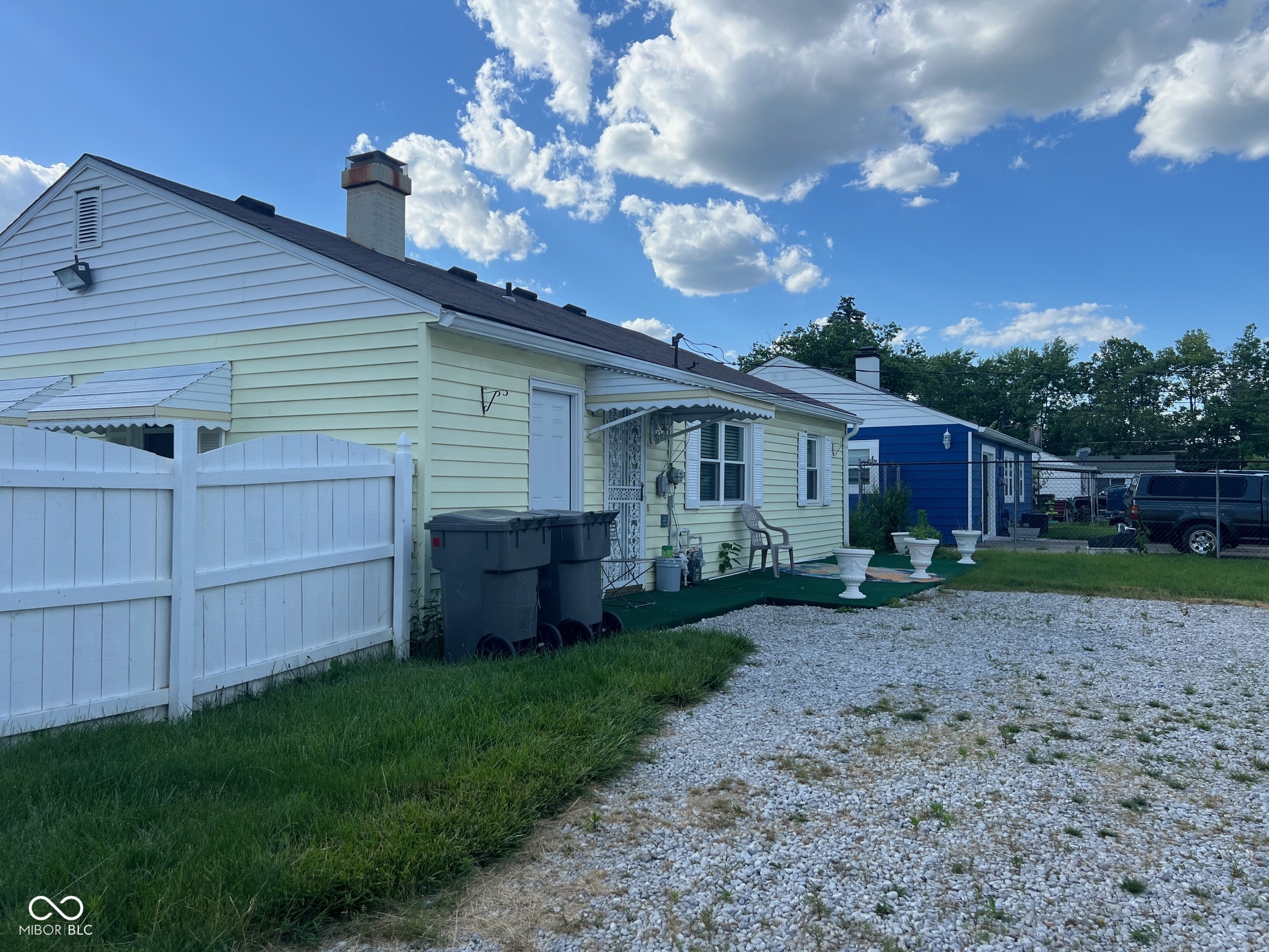 2901 Sangster Avenue