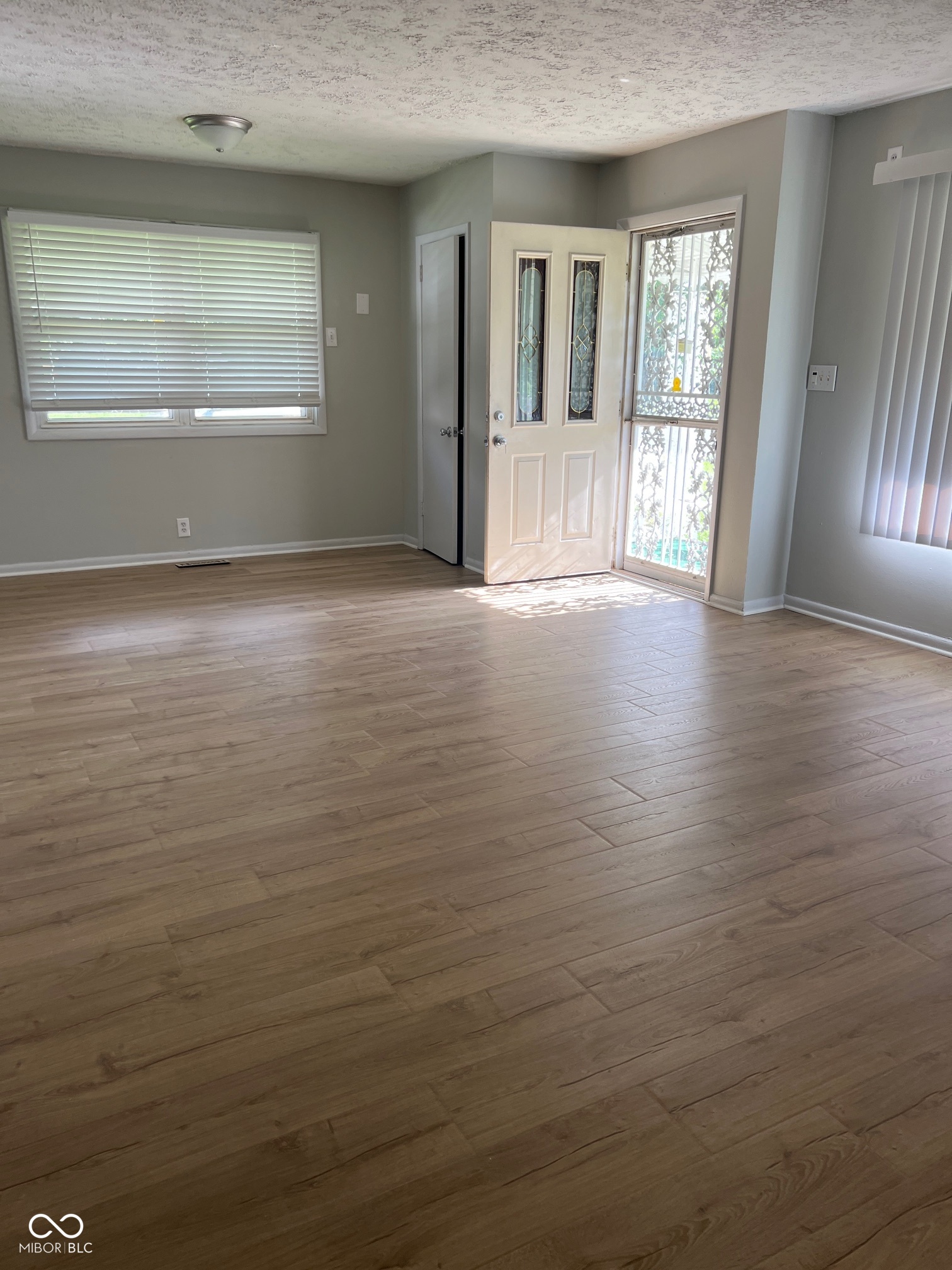 2901 Sangster Avenue