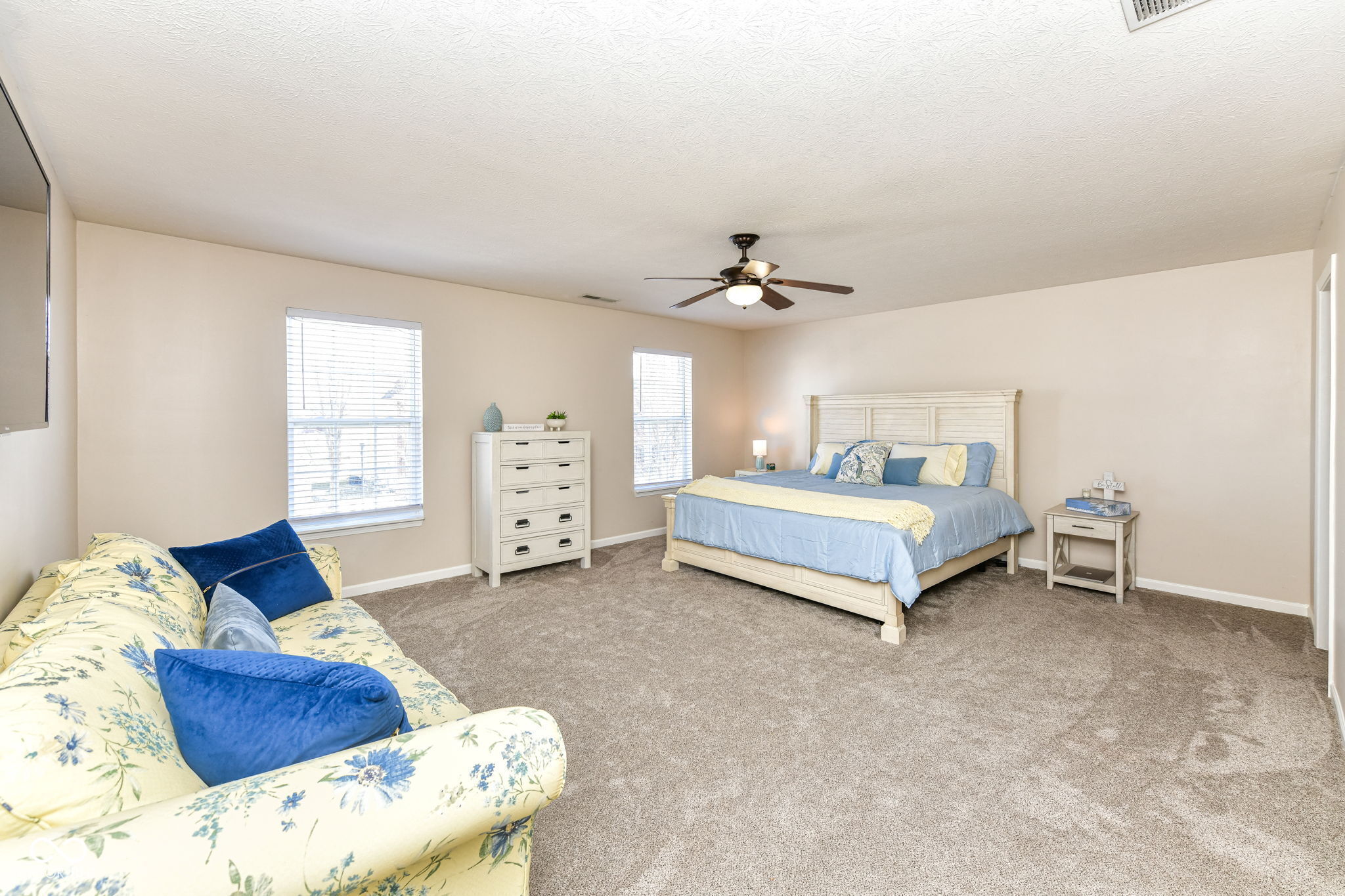 8888 N White Tail Trail