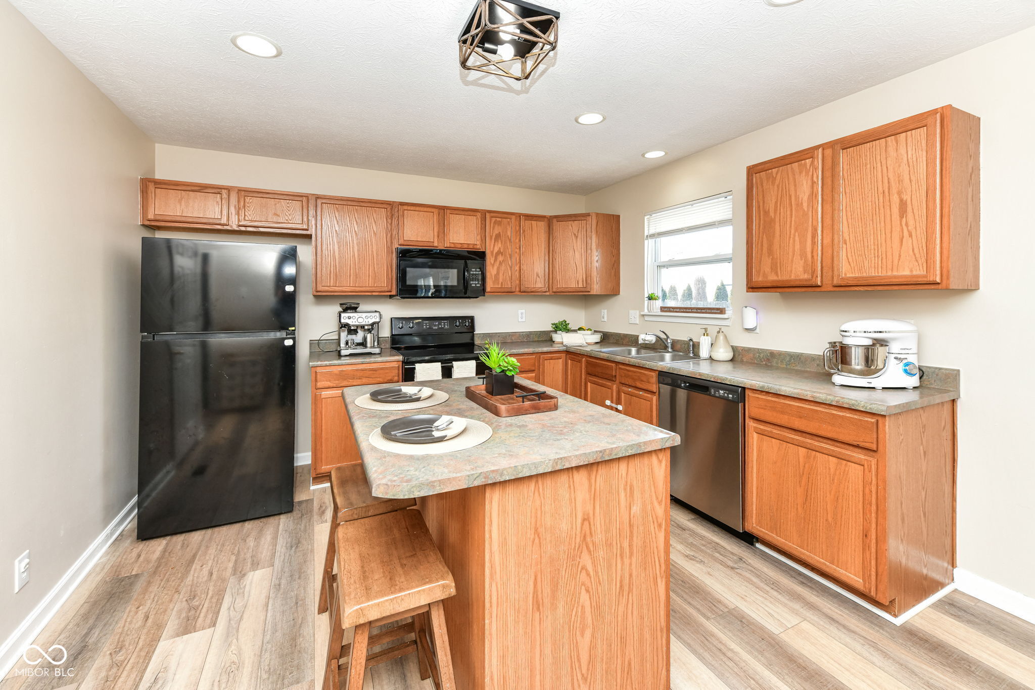 8888 N White Tail Trail