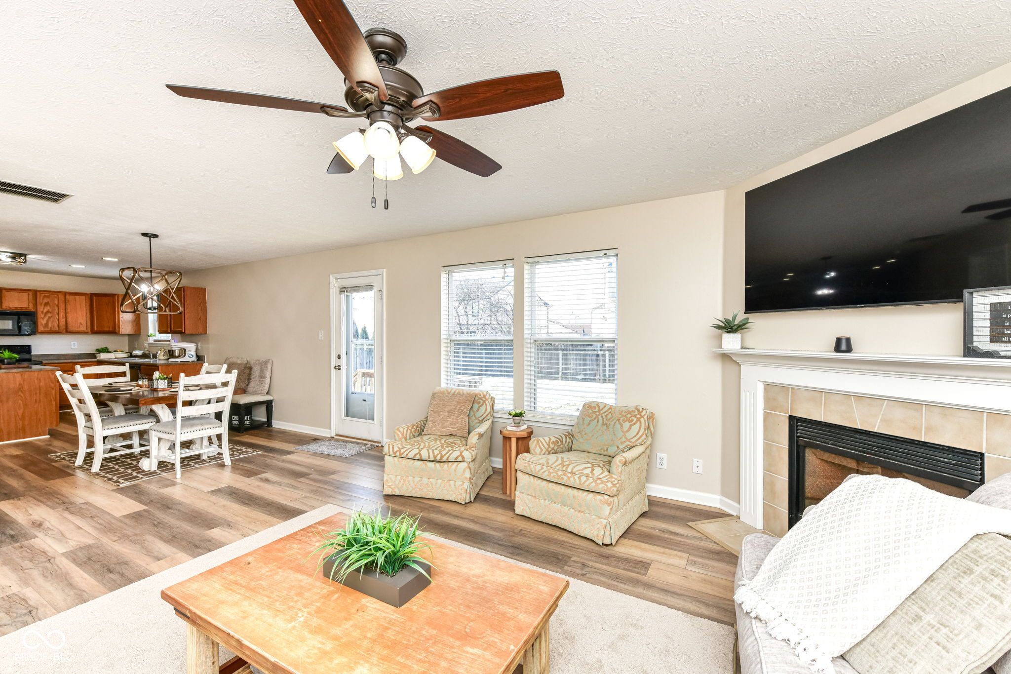 8888 N White Tail Trail