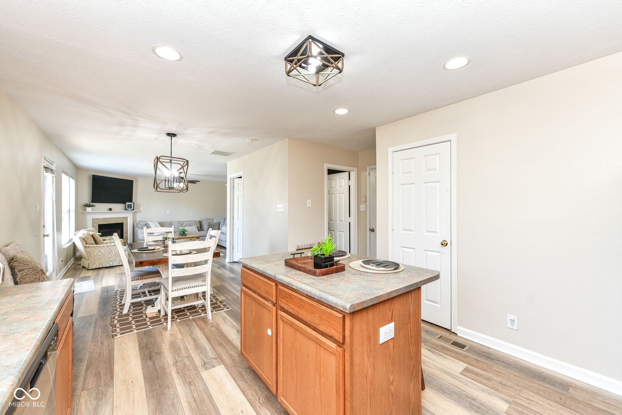 8888 N White Tail Trail