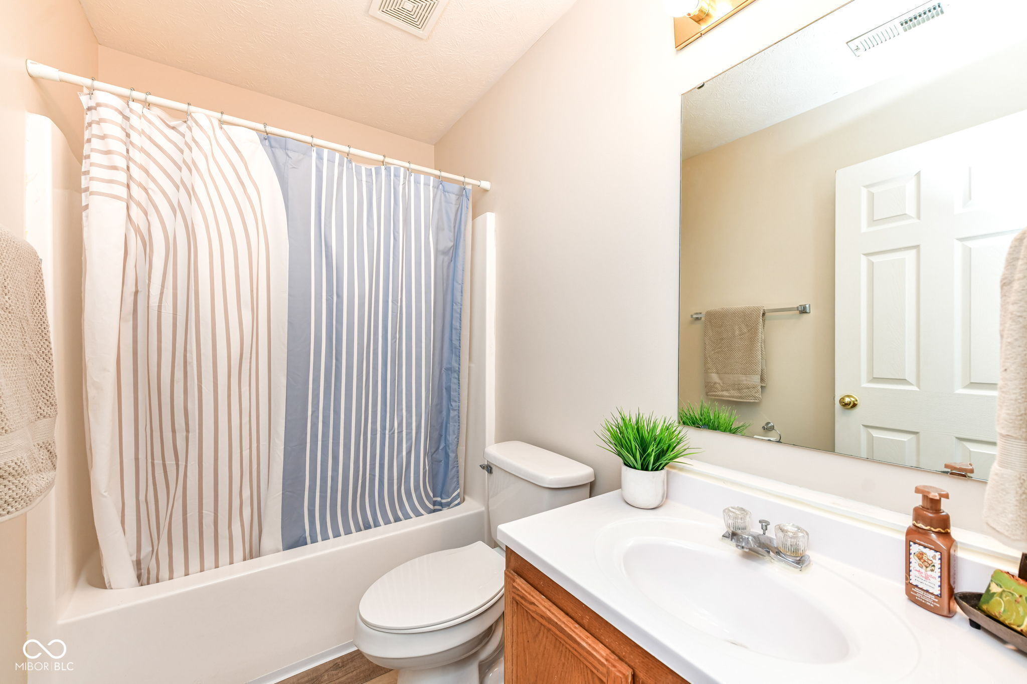 8888 N White Tail Trail