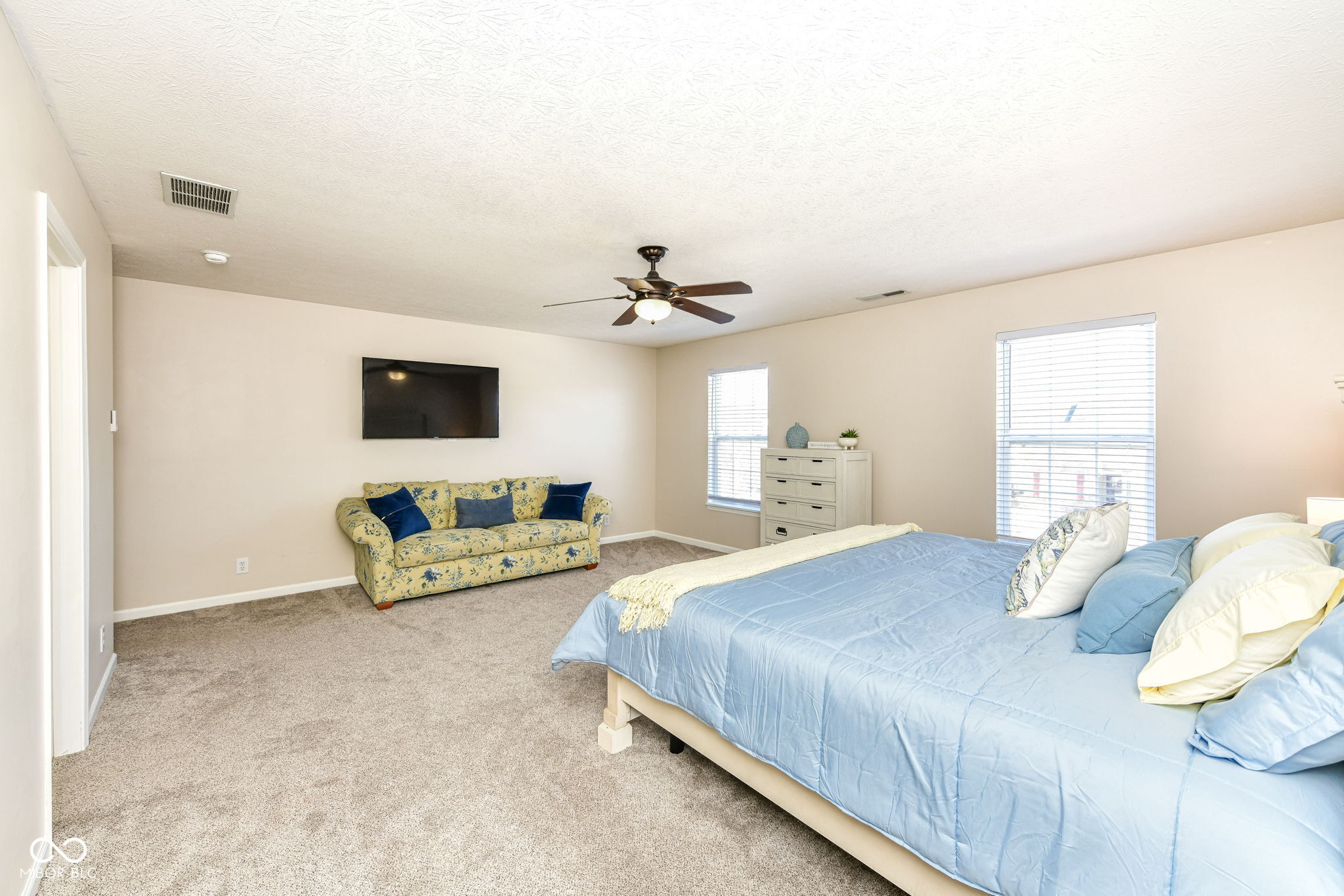 8888 N White Tail Trail