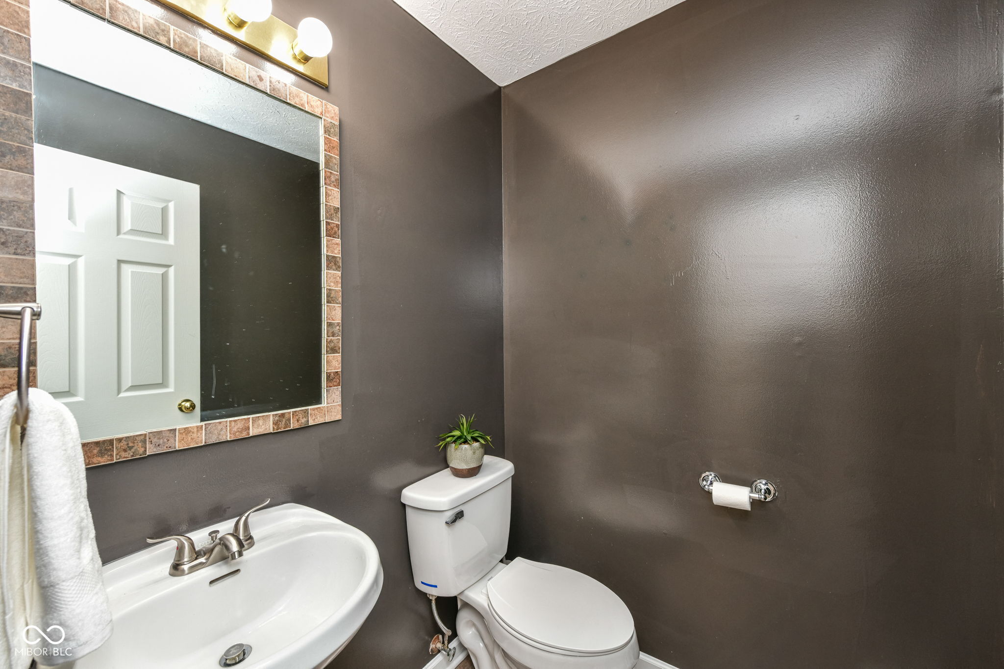 8888 N White Tail Trail