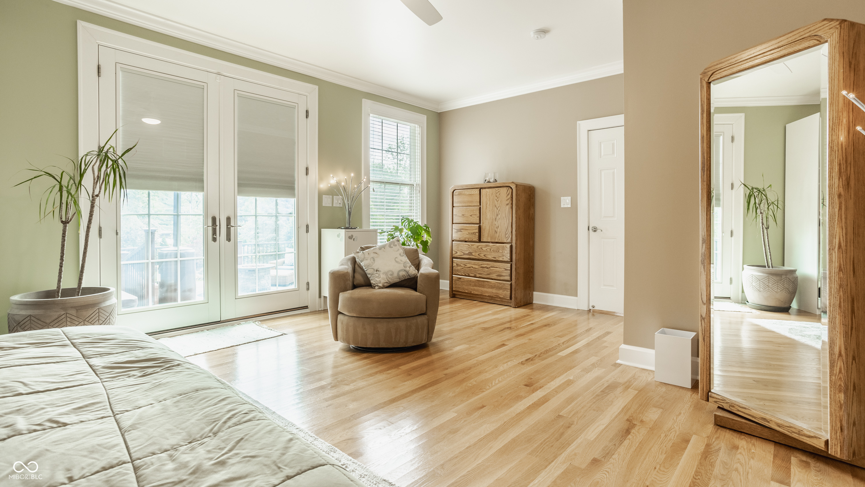 7599 N Meridian Street