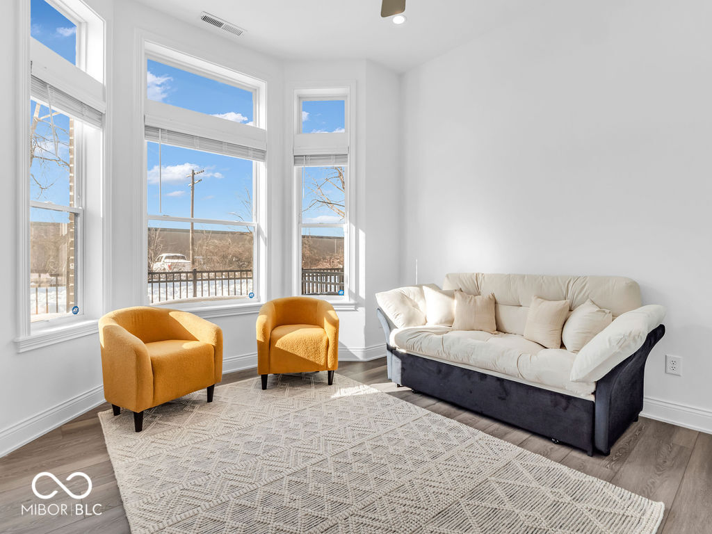 962 Berkhamsted Lane