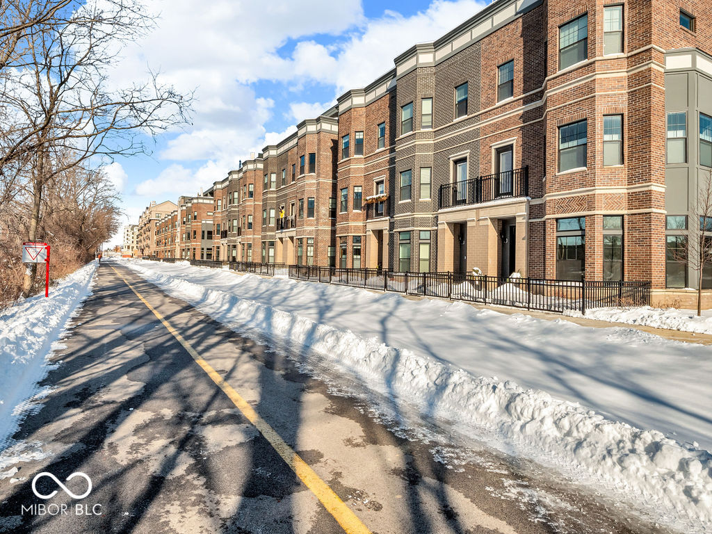 962 Berkhamsted Lane