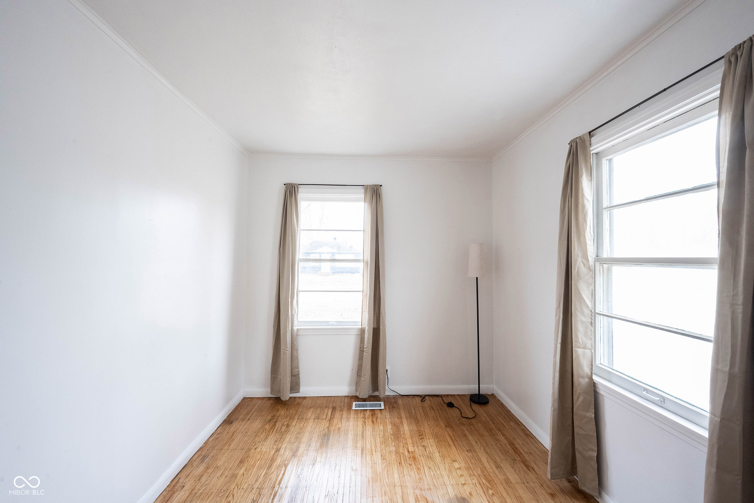 4431 N Longworth Avenue