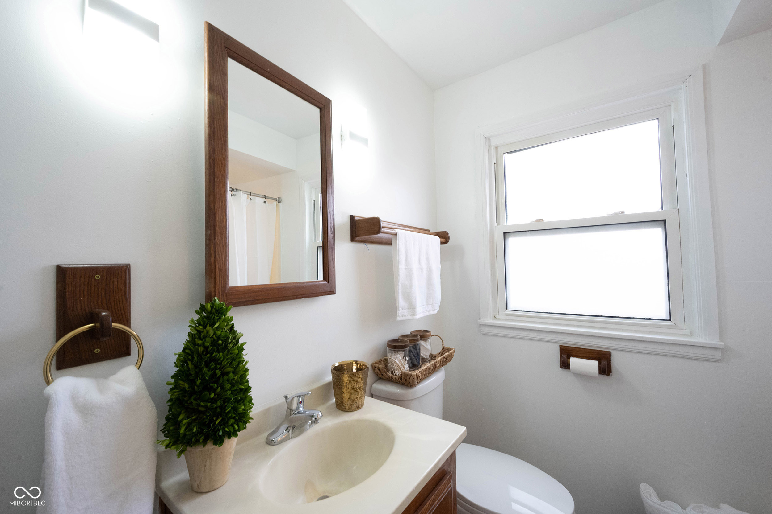 4431 N Longworth Avenue