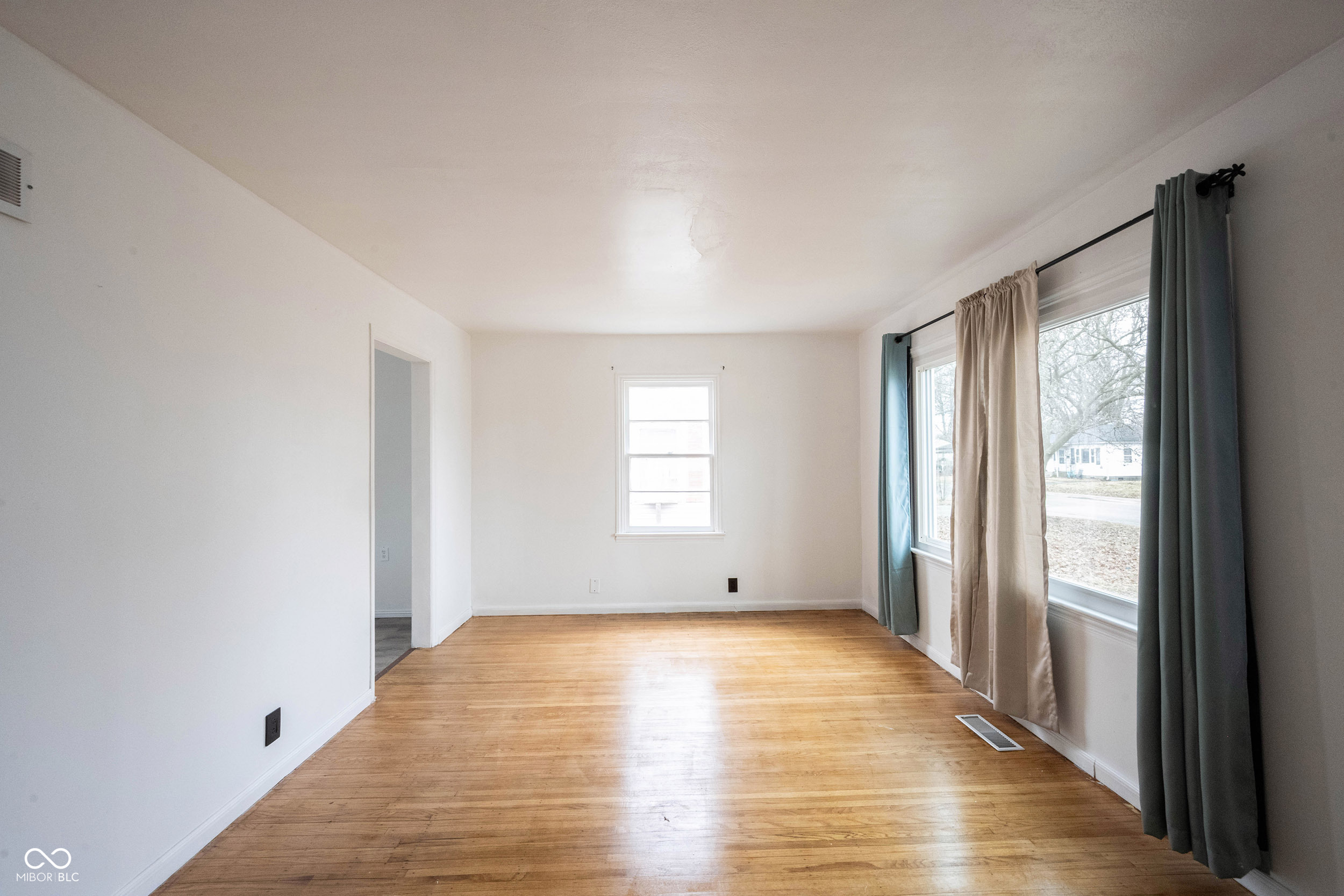 4431 N Longworth Avenue