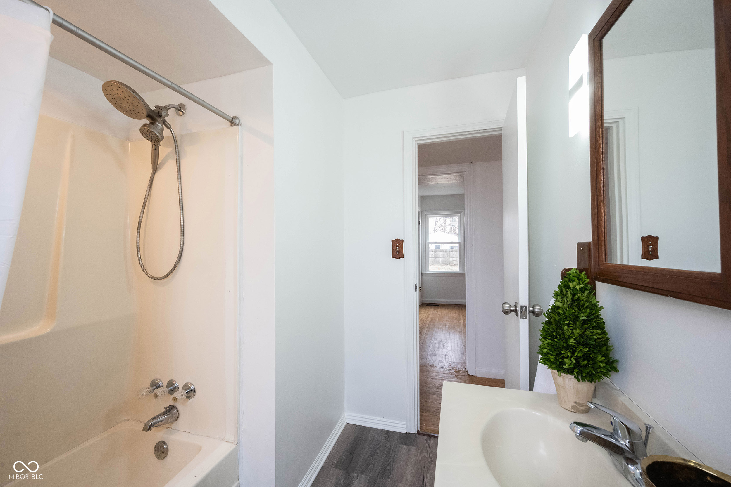 4431 N Longworth Avenue