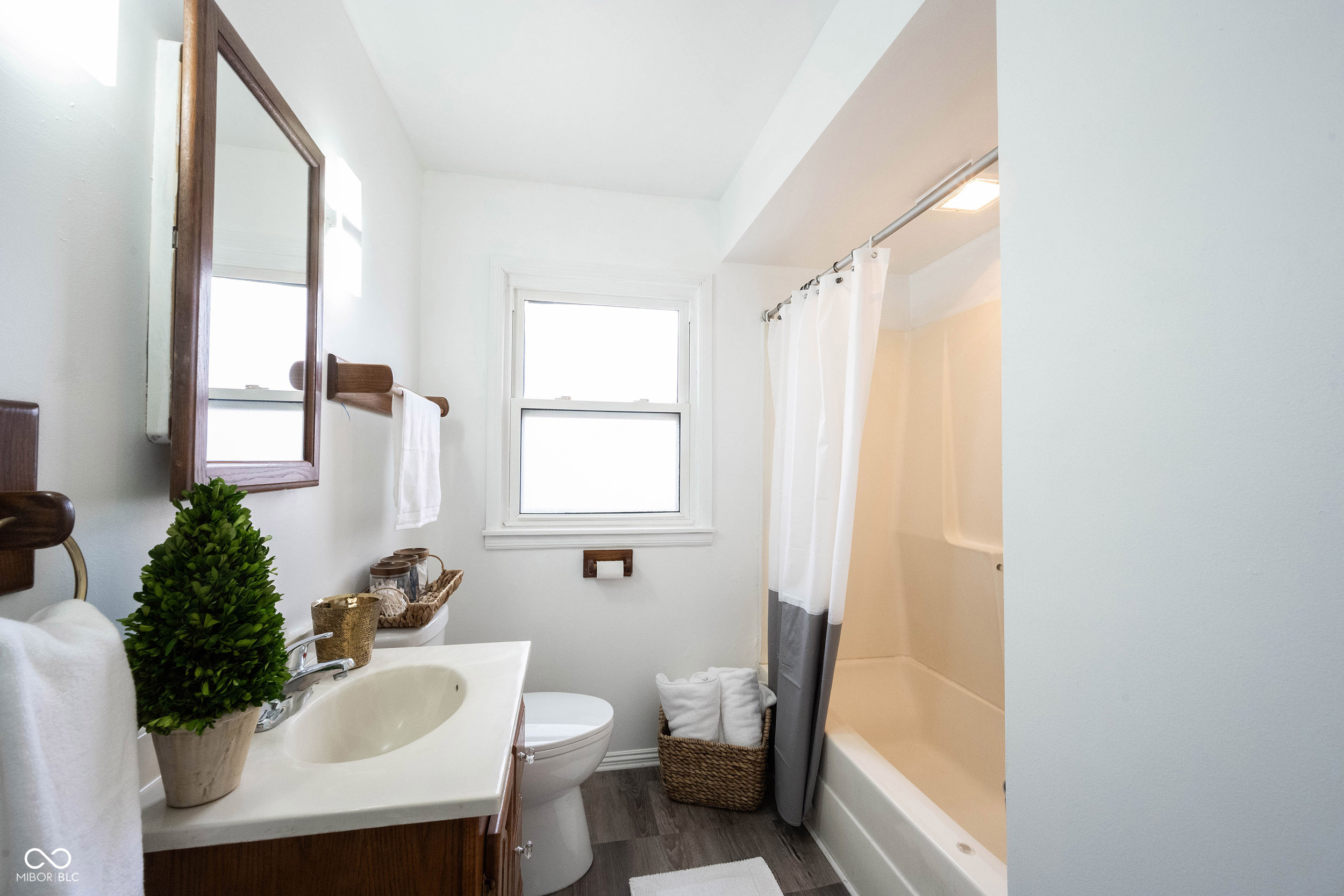 4431 N Longworth Avenue