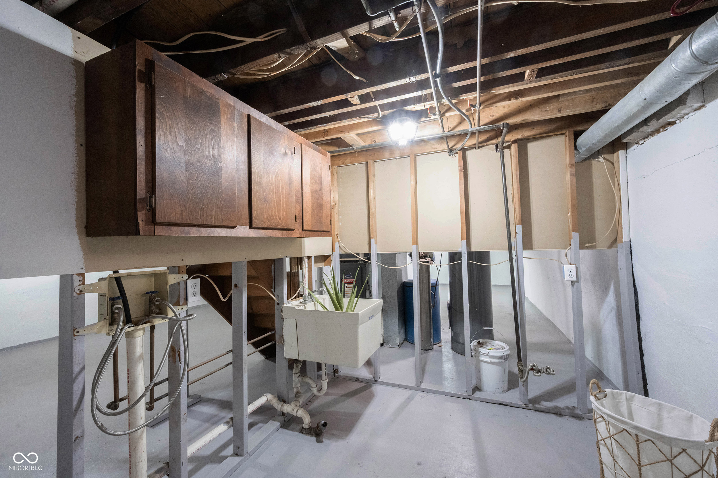 4431 N Longworth Avenue