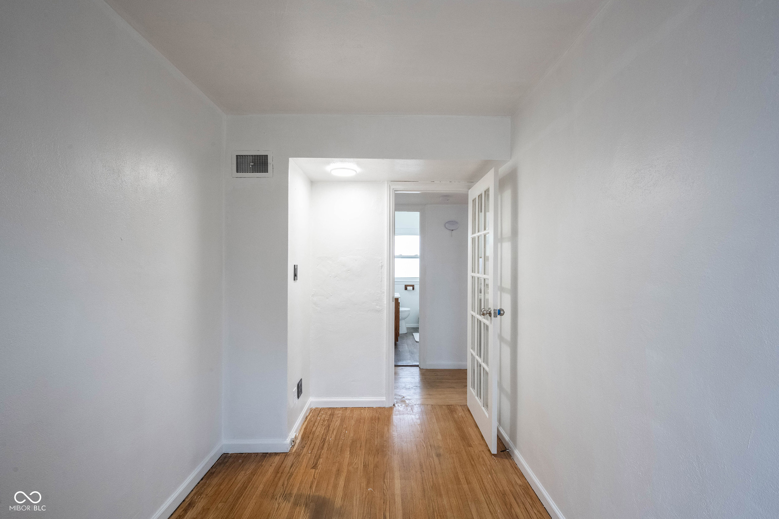 4431 N Longworth Avenue