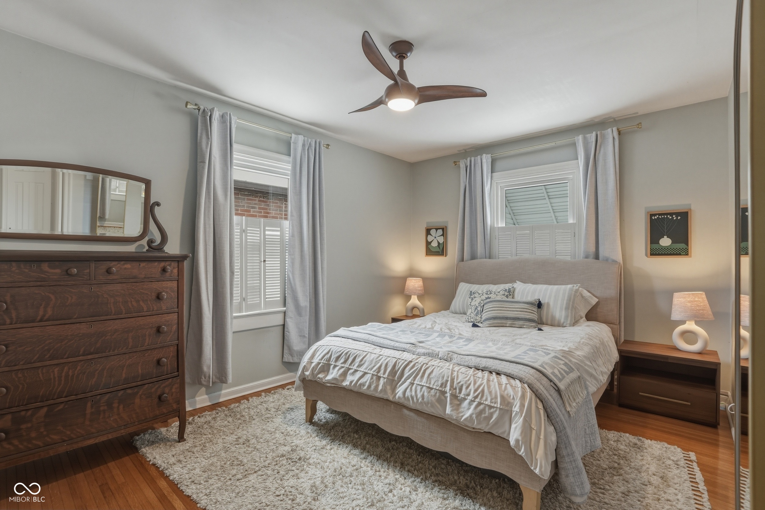 6046 Primrose Avenue