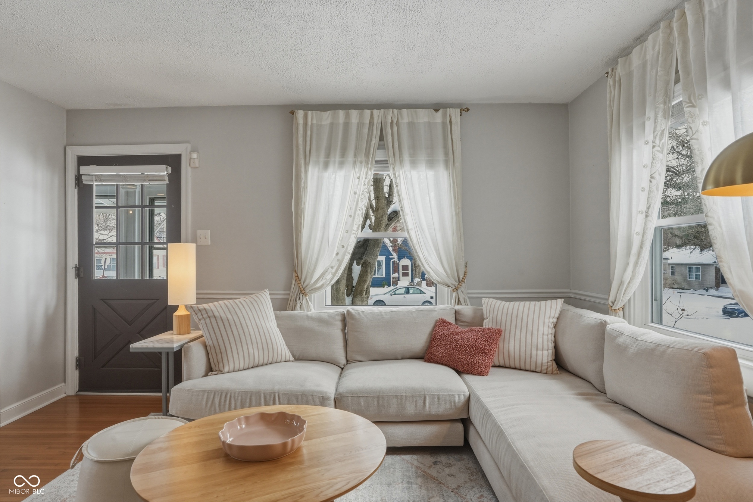 6046 Primrose Avenue