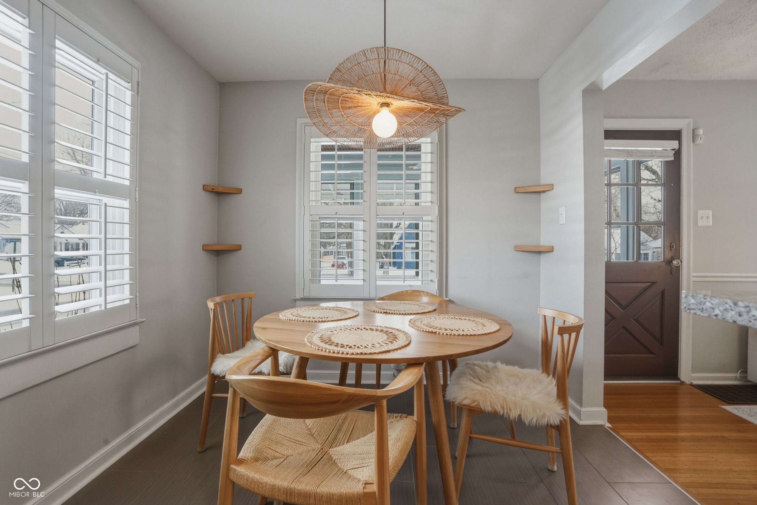 6046 Primrose Avenue