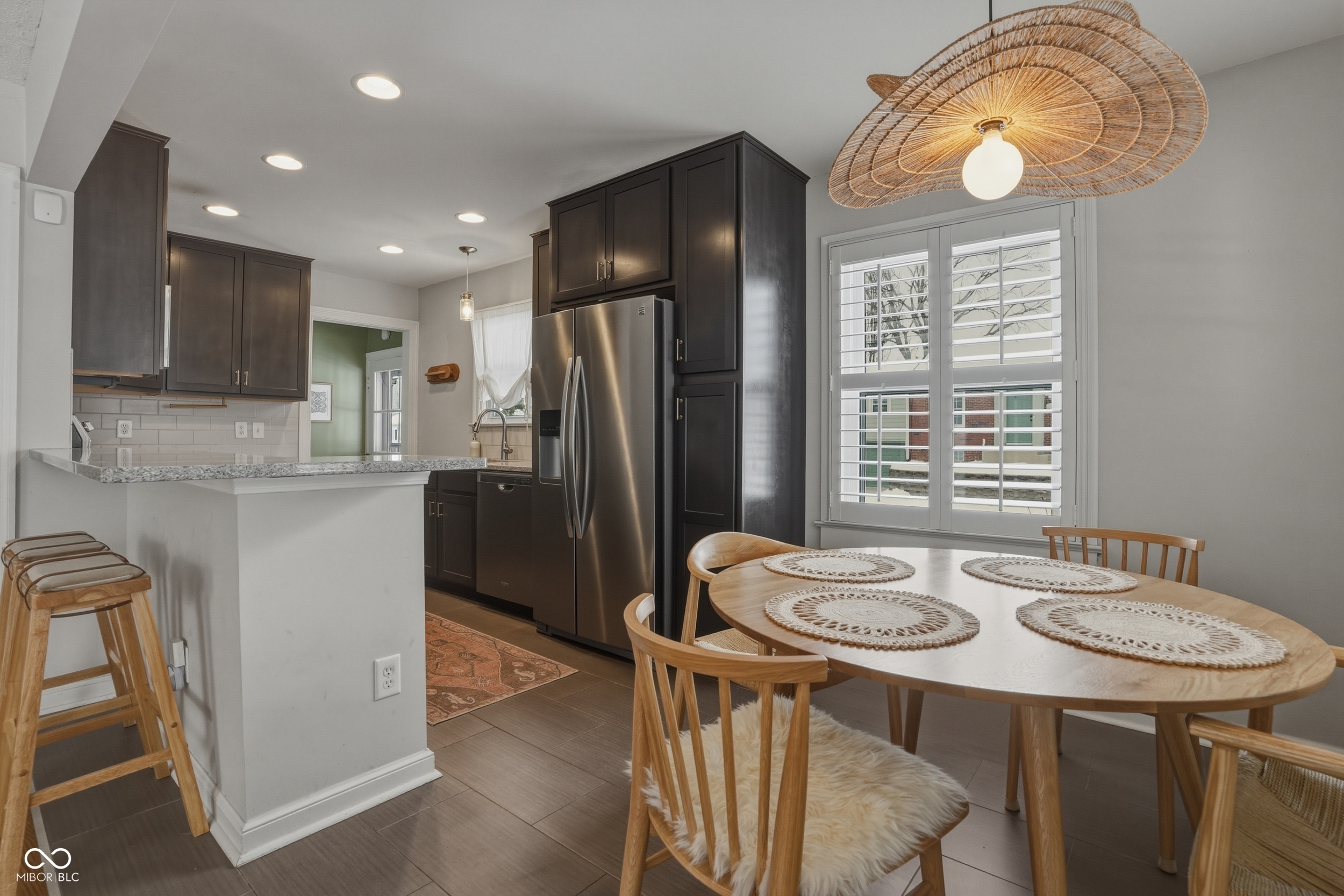 6046 Primrose Avenue