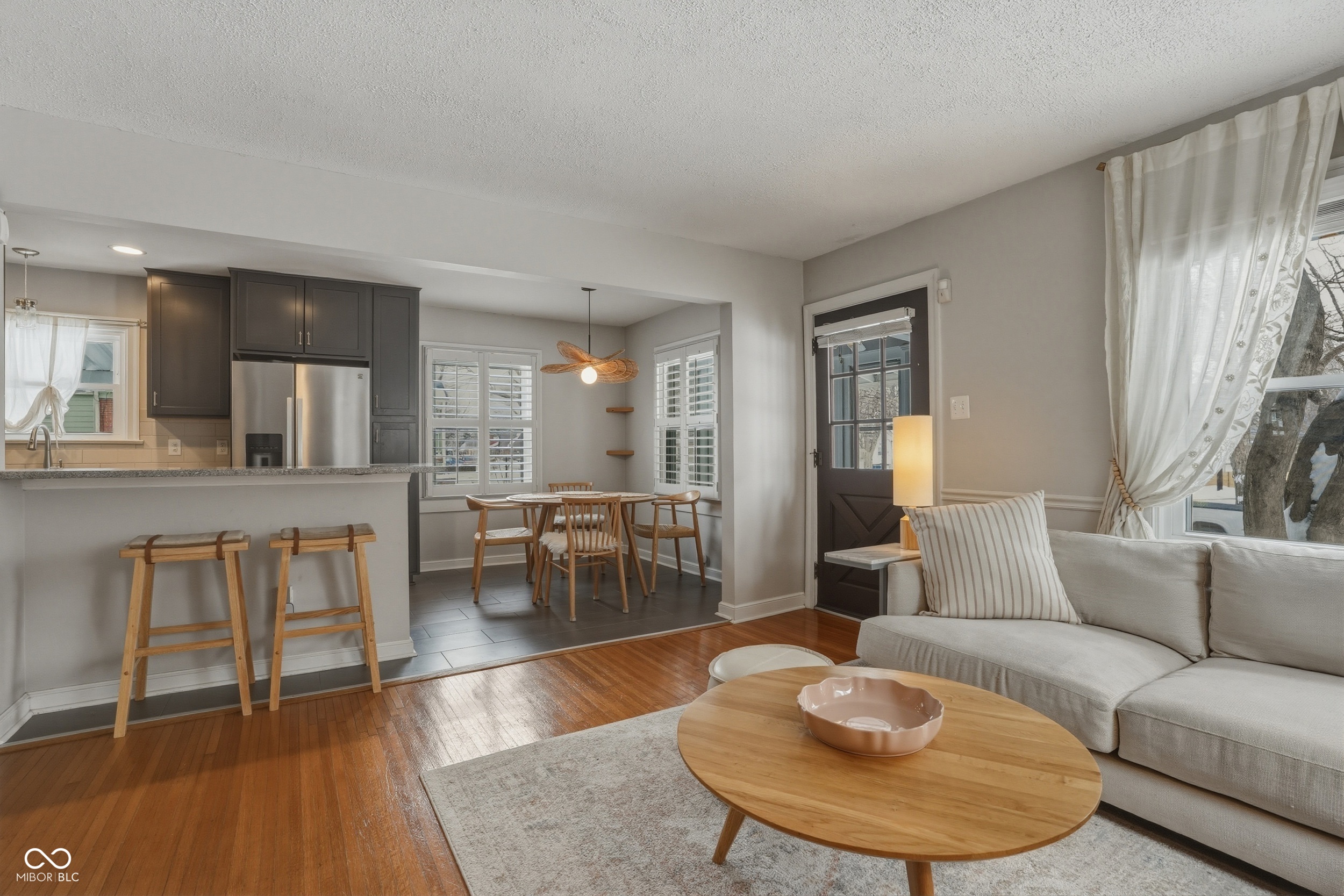 6046 Primrose Avenue