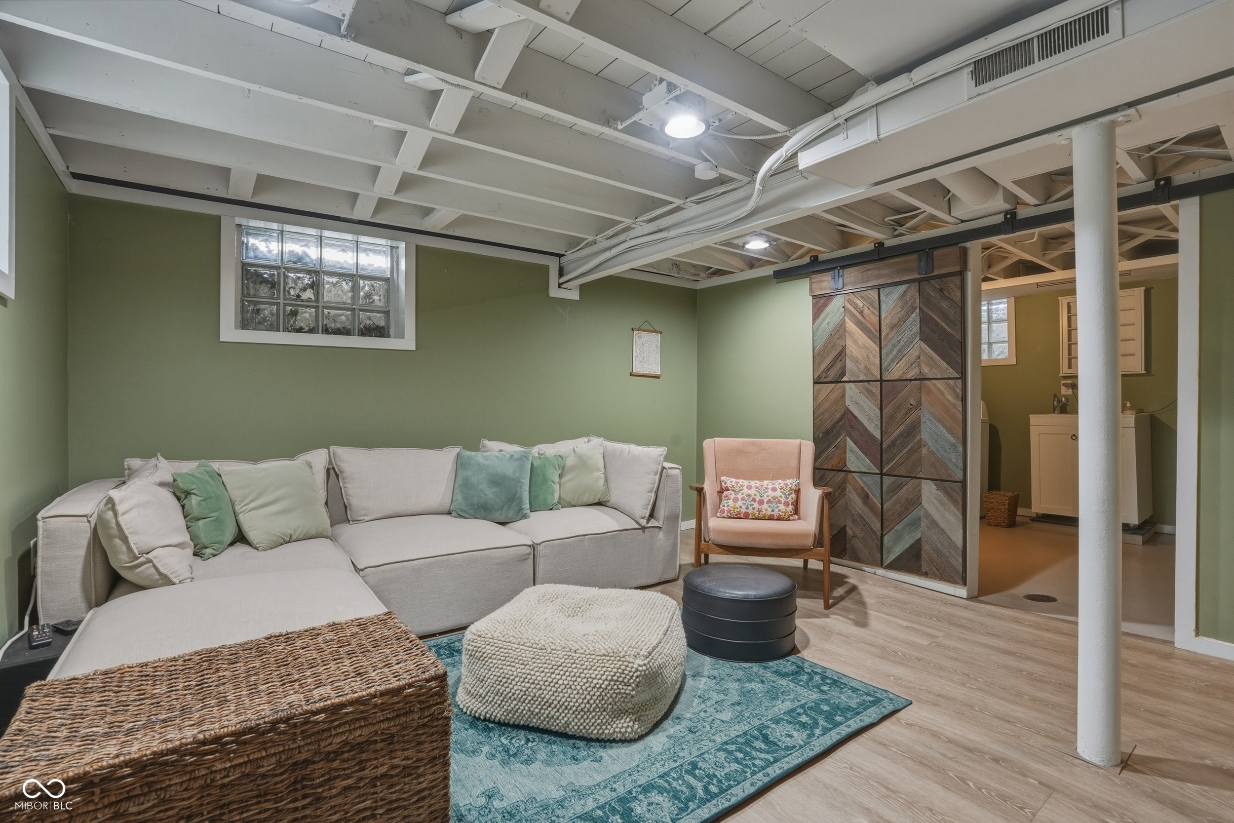 6046 Primrose Avenue