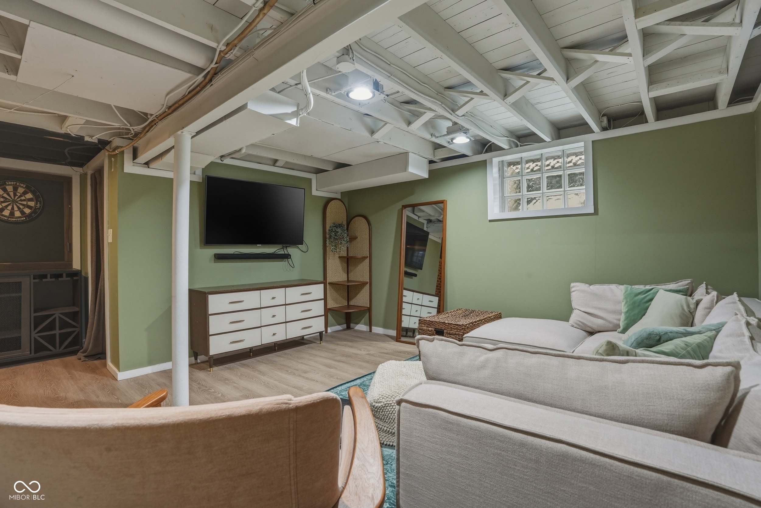 6046 Primrose Avenue