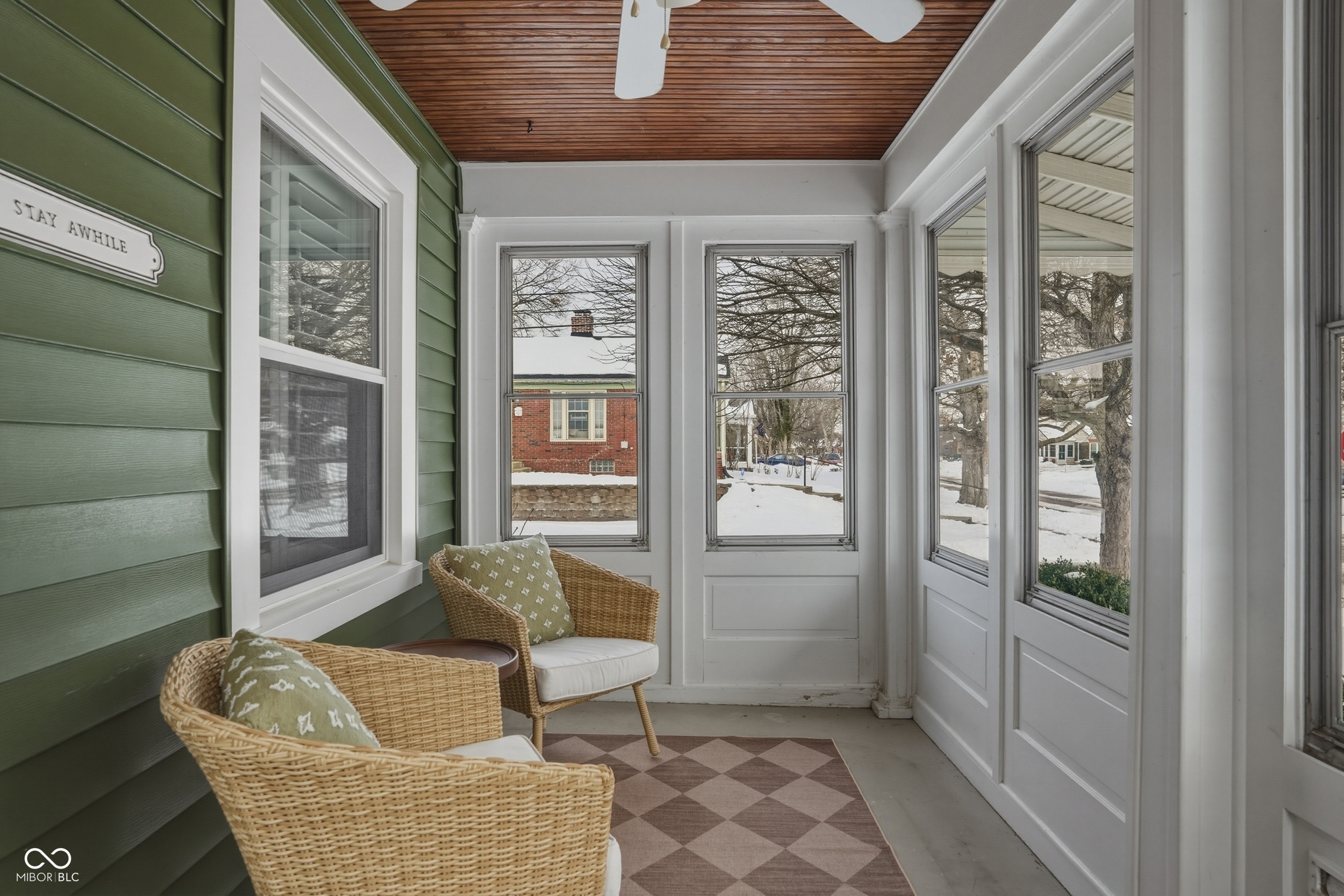 6046 Primrose Avenue